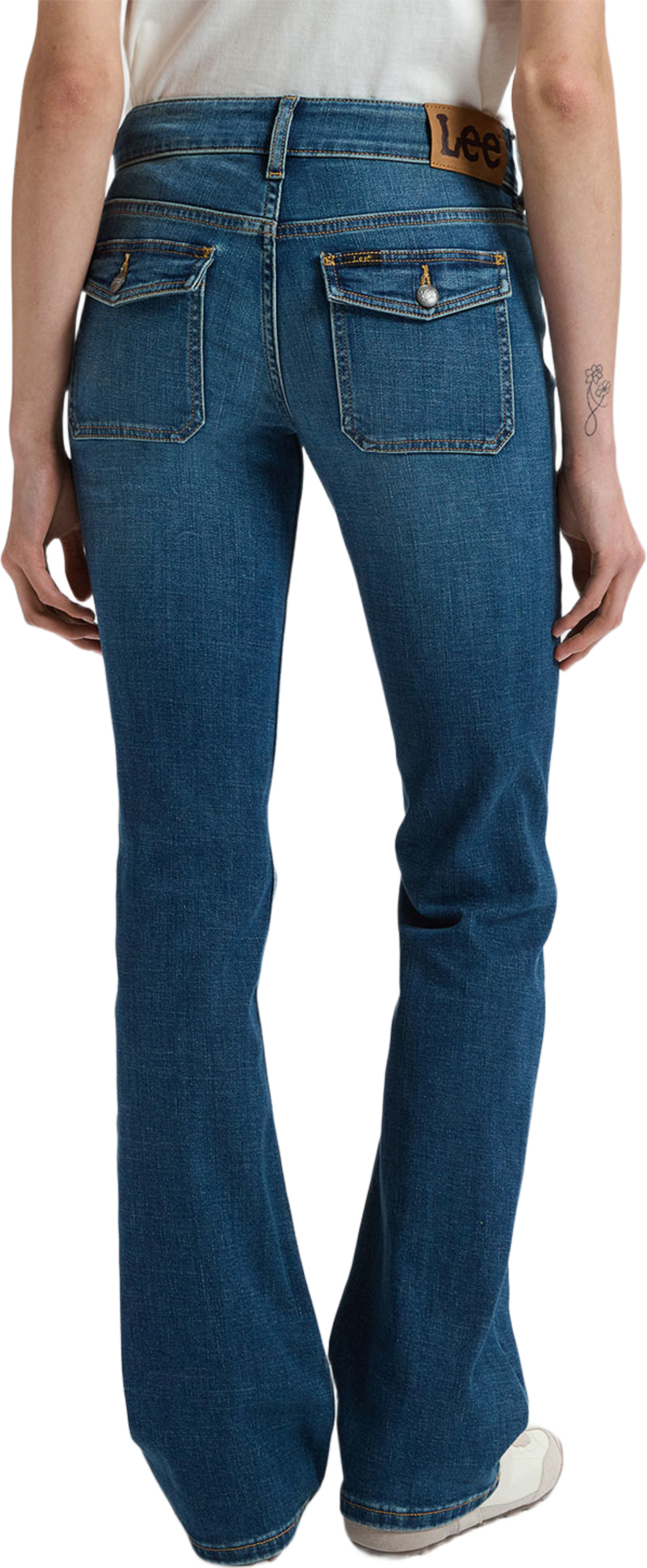 Flap Pocket Jessica, från Lee, i färgen Mid Fade. Klicka för att öppna bilden i stort format