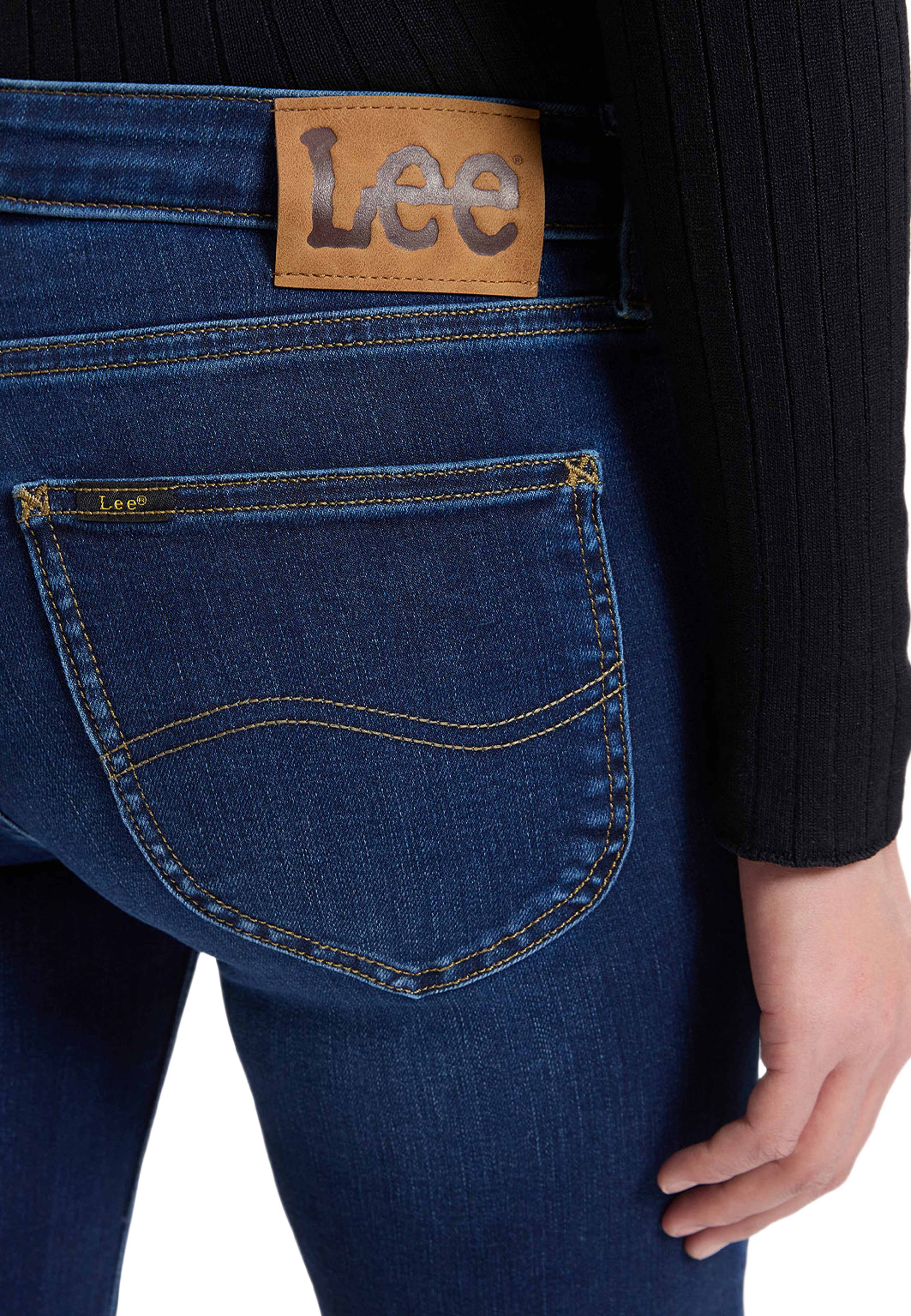 Lana Jeans, från Lee, i färgen Eternal Blue. Klicka för att öppna bilden i stort format