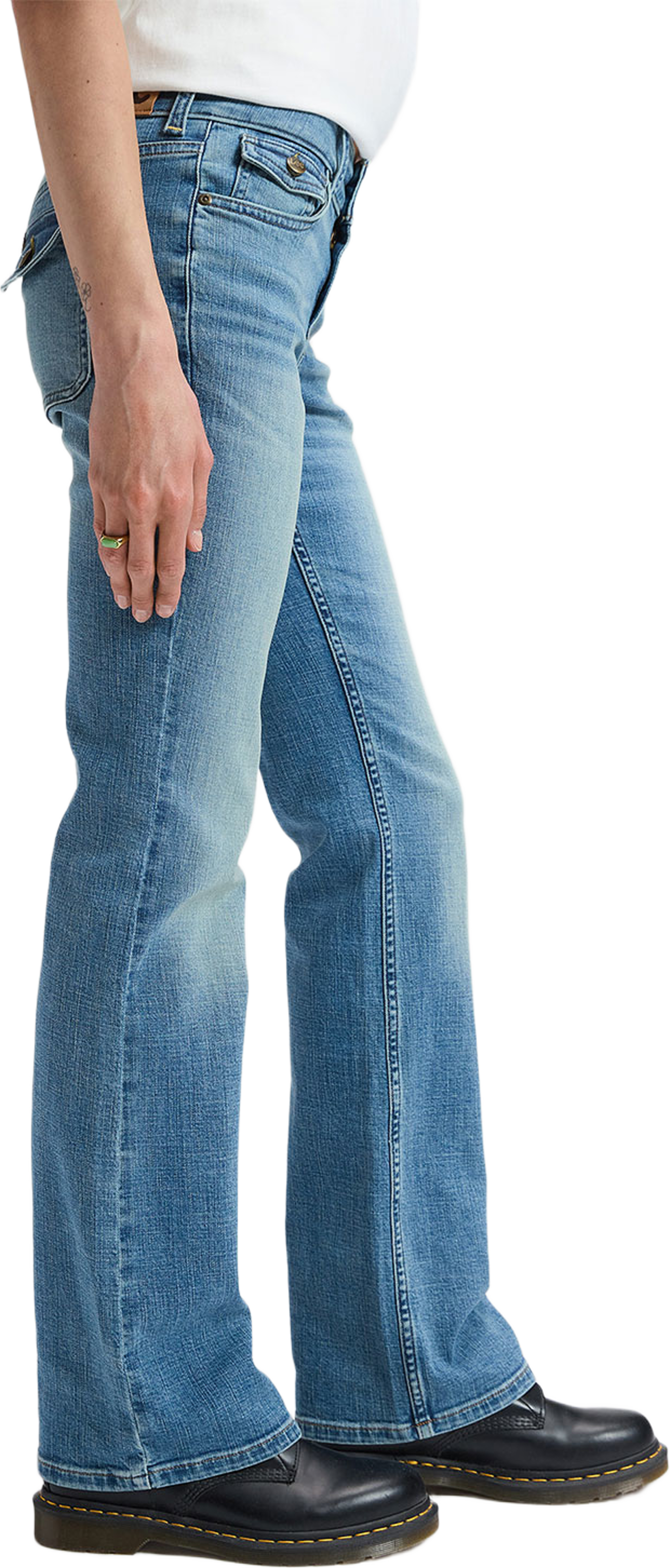 Flap Pocket Jessica Jeans, från Lee, i färgen Flowing River. Klicka för att öppna bilden i stort format