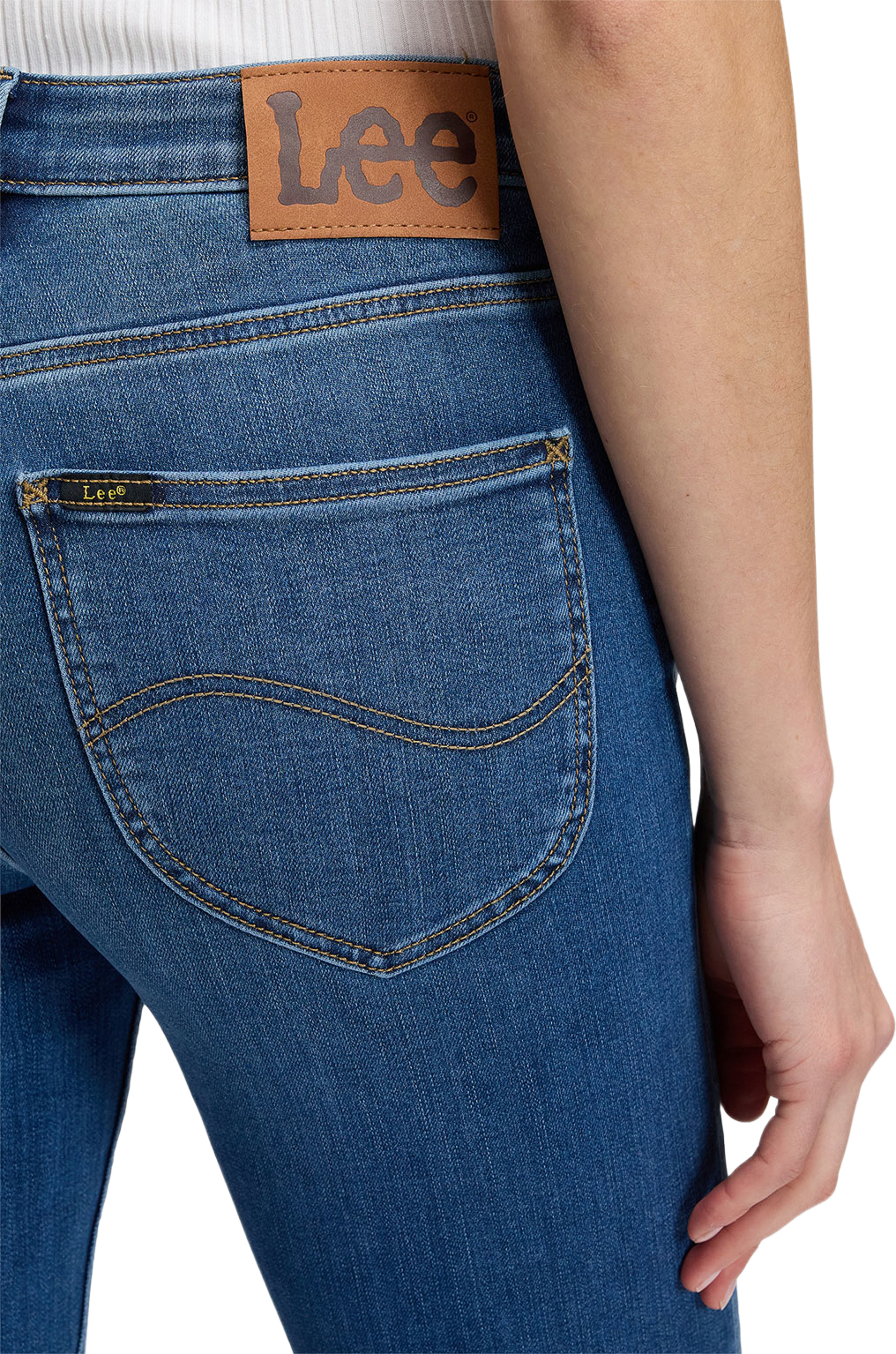 Elly Jeans, från Lee, i färgen Rebel Mid. Klicka för att öppna bilden i stort format