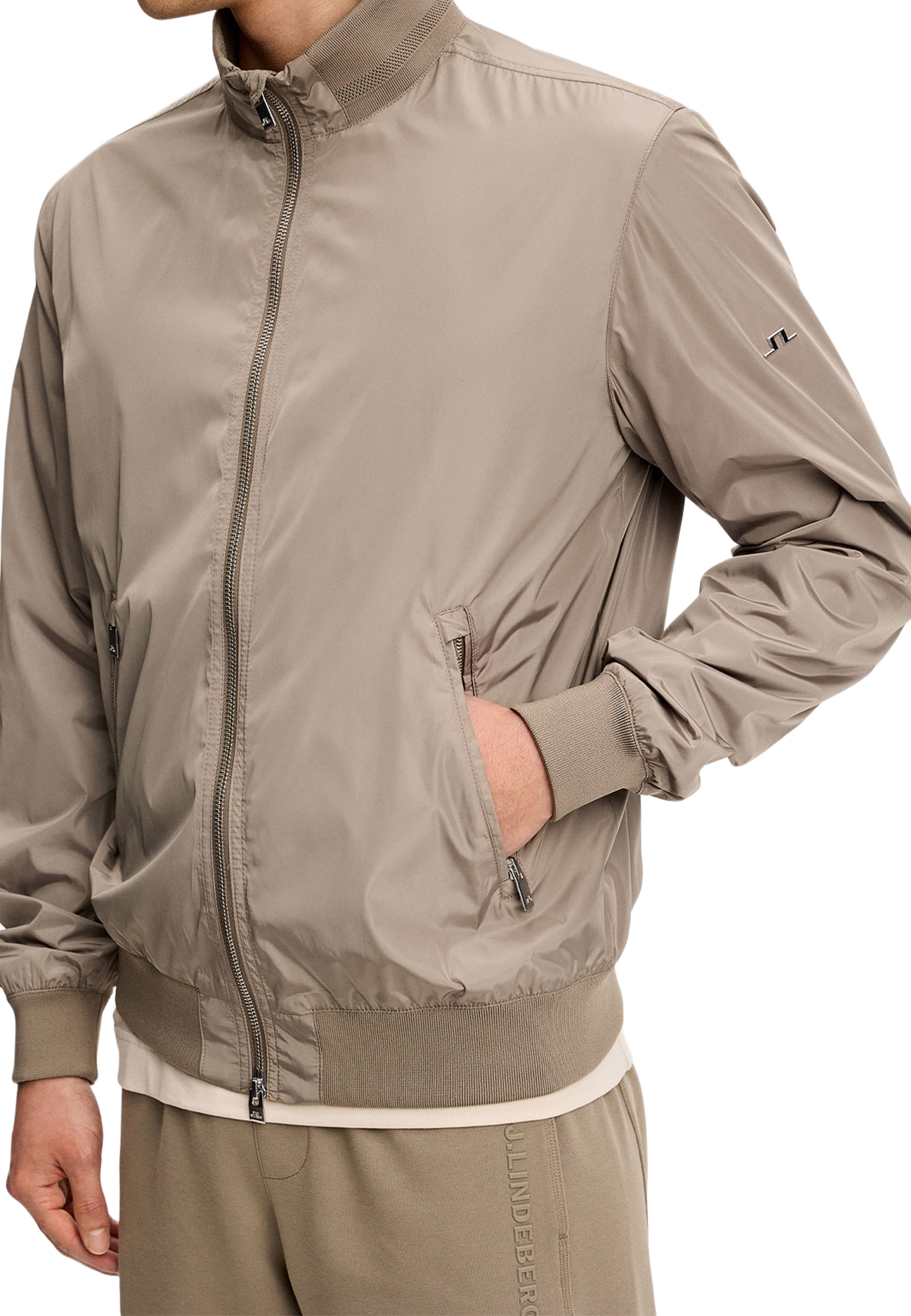 Kevin Poly Jacket, från J.Lindeberg, i färgen Brindle. Klicka för att öppna bilden i stort format