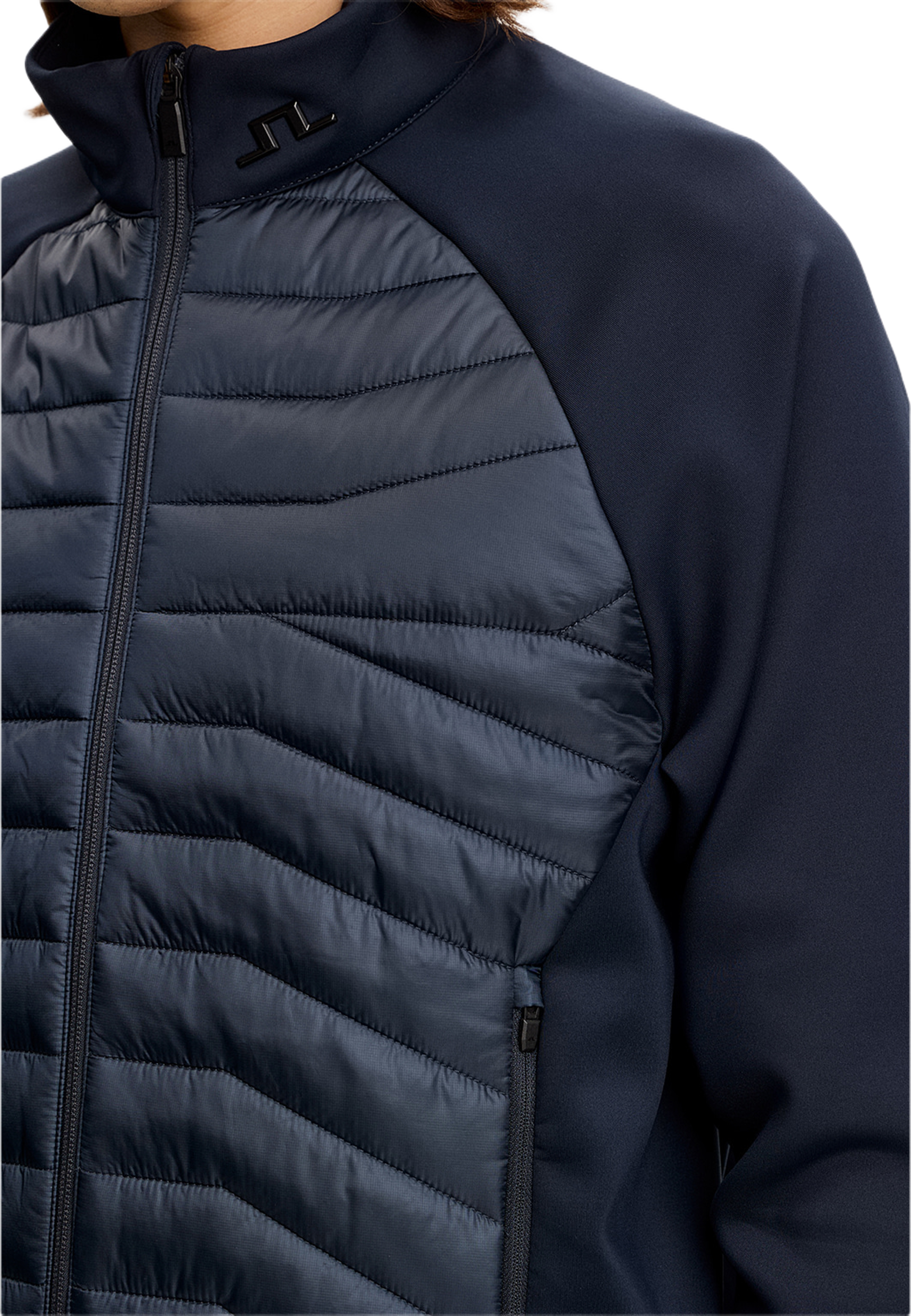 Heyden Quilt Hybrid Jacket, från J.Lindeberg, i färgen Jl Navy. Klicka för att öppna bilden i stort format