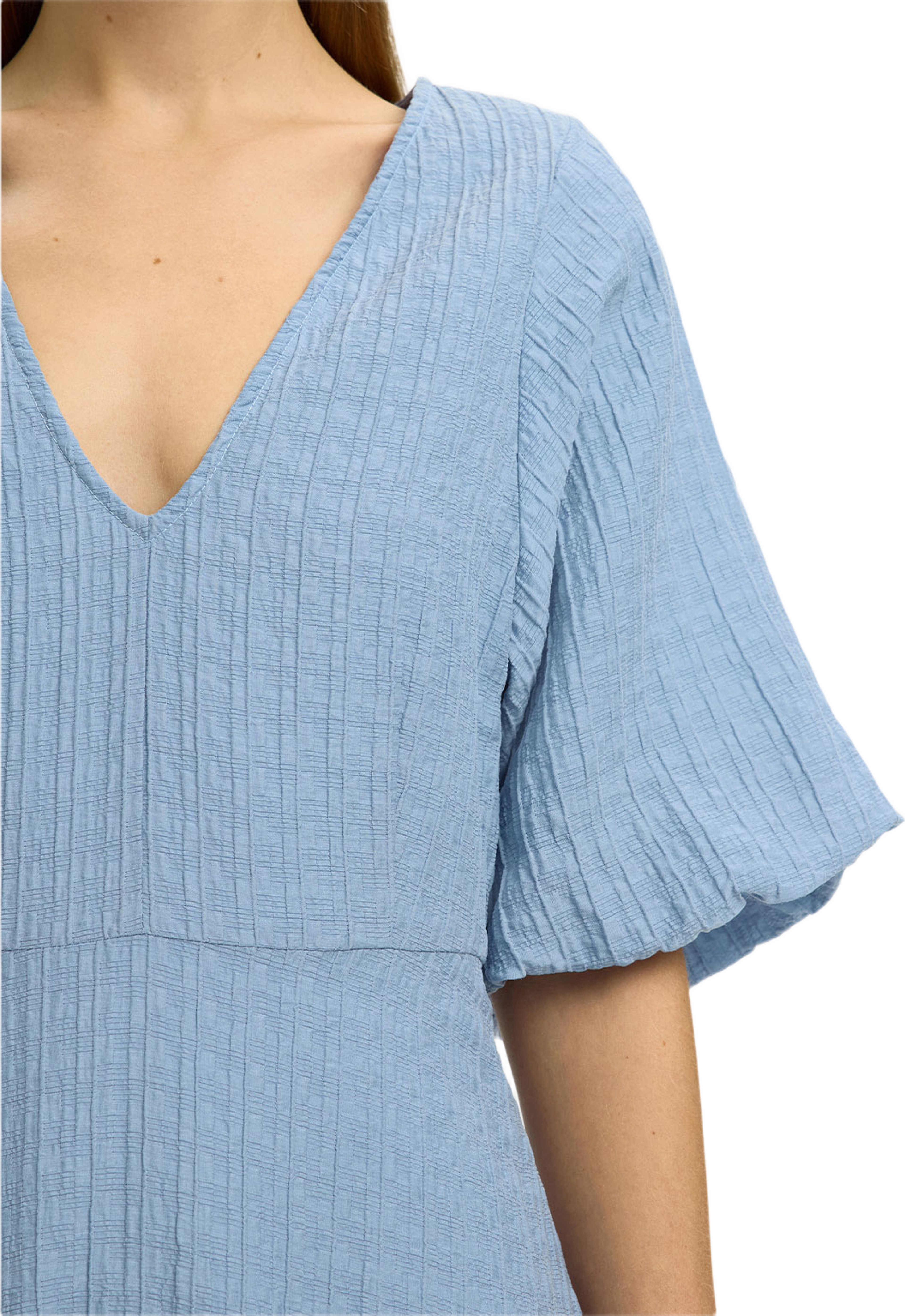 Maddie Midi Dress, från Selected, i färgen Dusty Blue. Klicka för att öppna bilden i stort format