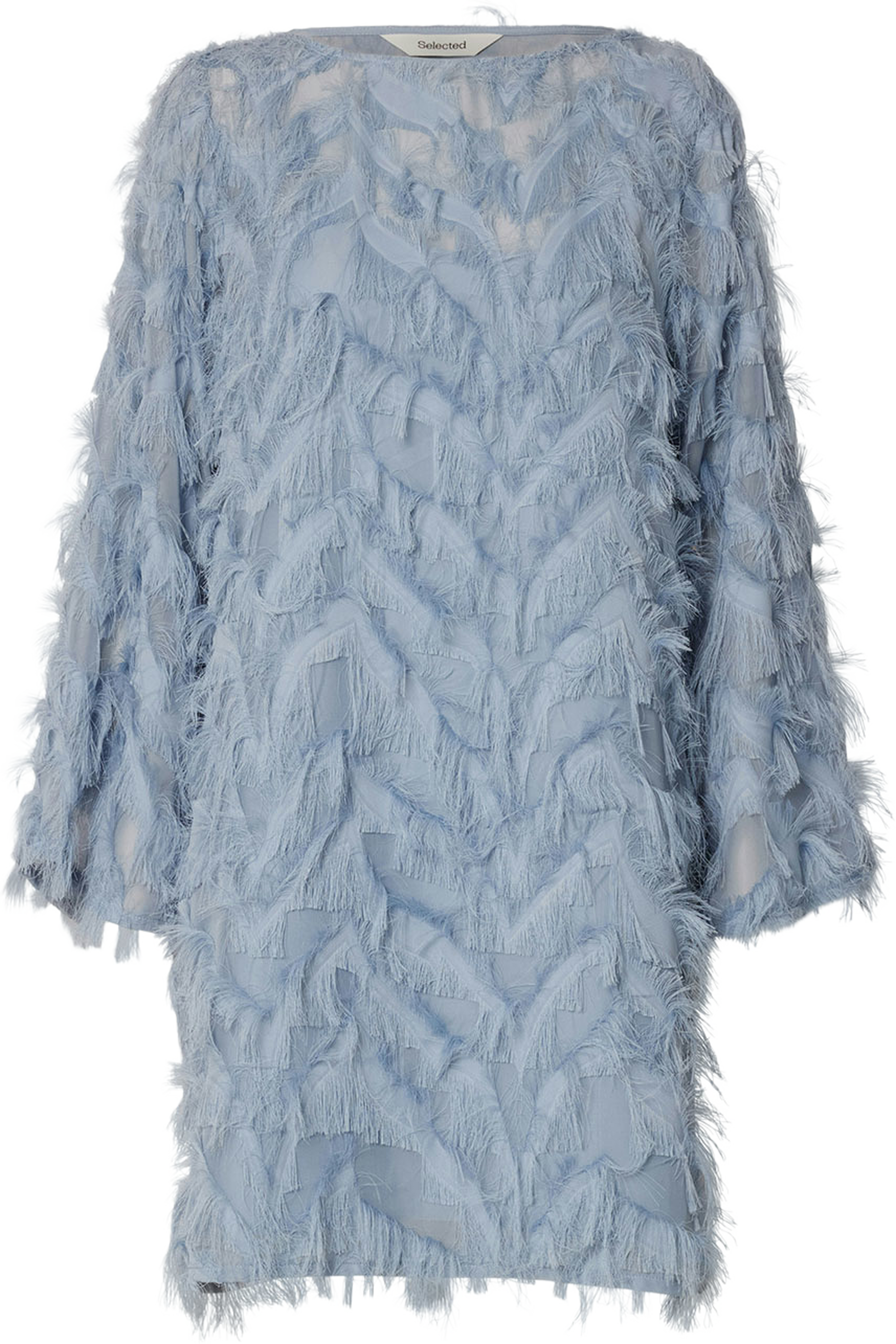 Myline Relaxed Boat Neck Dress, från Selected Femme, i färgen Dusty Blue. Klicka för att öppna bilden i stort format