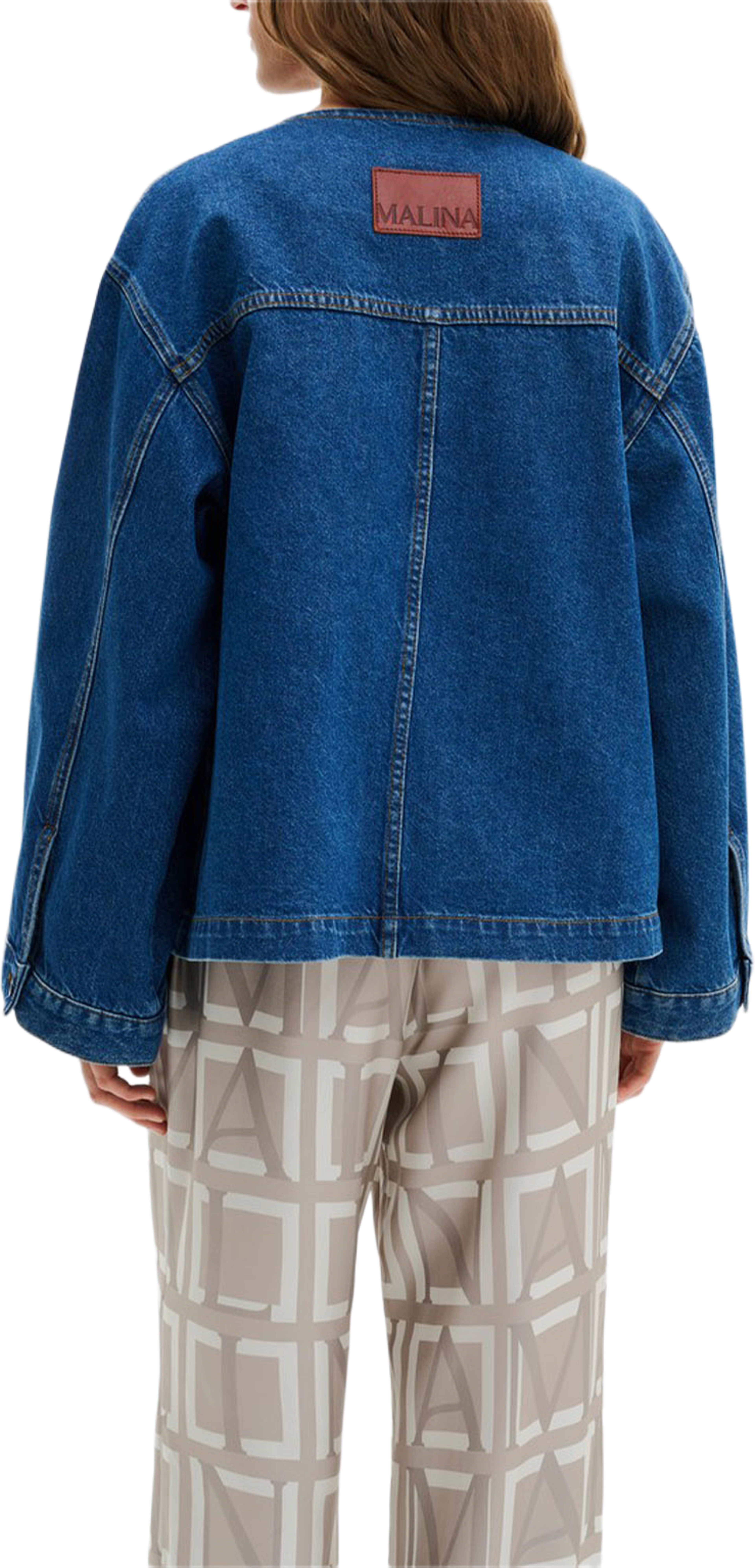 Malla Relaxed Denim Jacket, från Malina, i färgen Dark Blue Wash1. Klicka för att öppna bilden i stort format