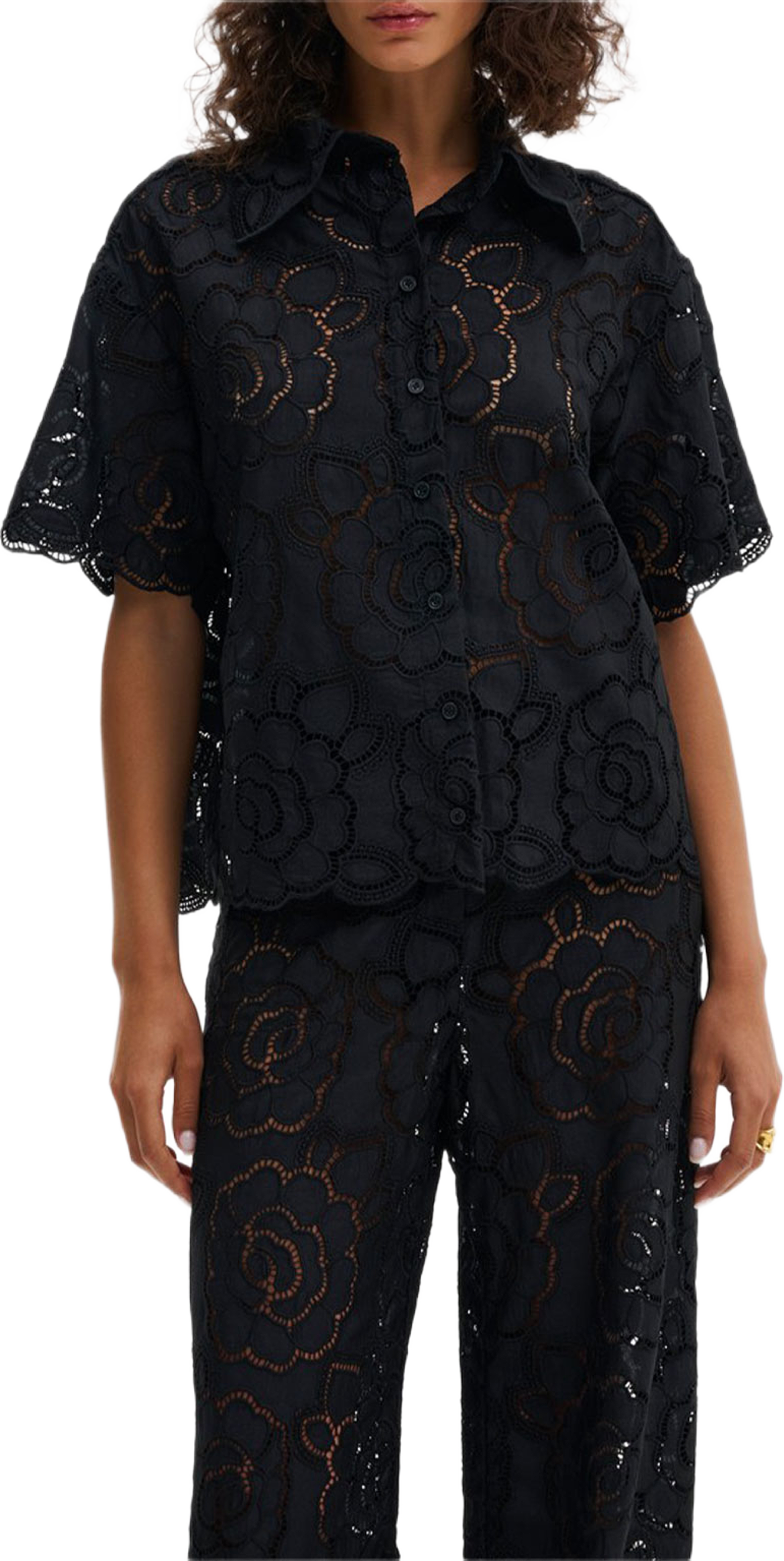Claudia Short Sleeve Lace Shirt, från Malina, i färgen Black4. Klicka för att öppna bilden i stort format