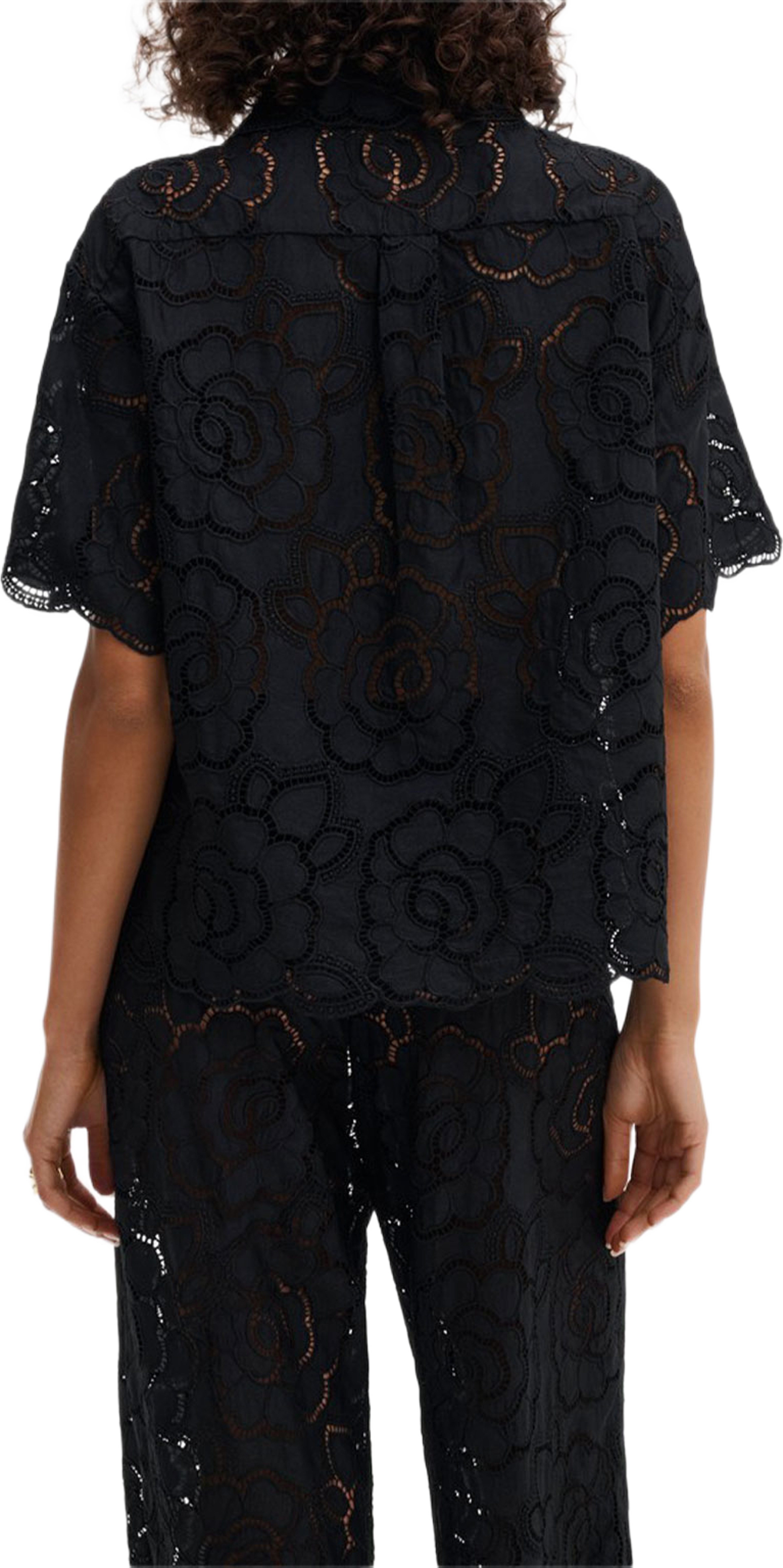 Claudia Short Sleeve Lace Shirt, från Malina, i färgen Black4. Klicka för att öppna bilden i stort format