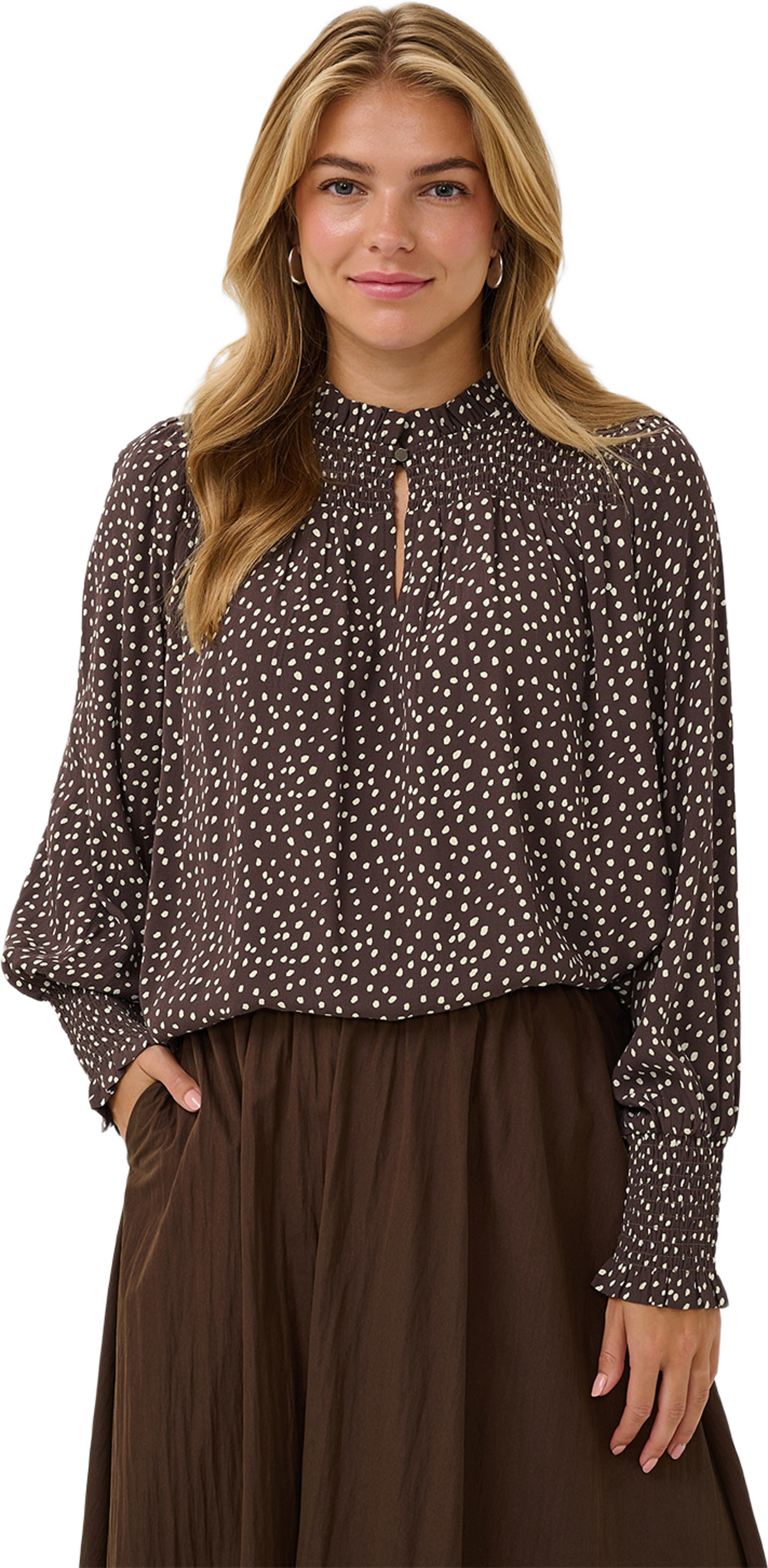 MalikaSZ Blouse, från Saint Tropez, i färgen Chocolate Brown Ice Drea Dot. Klicka för att öppna bilden i stort format
