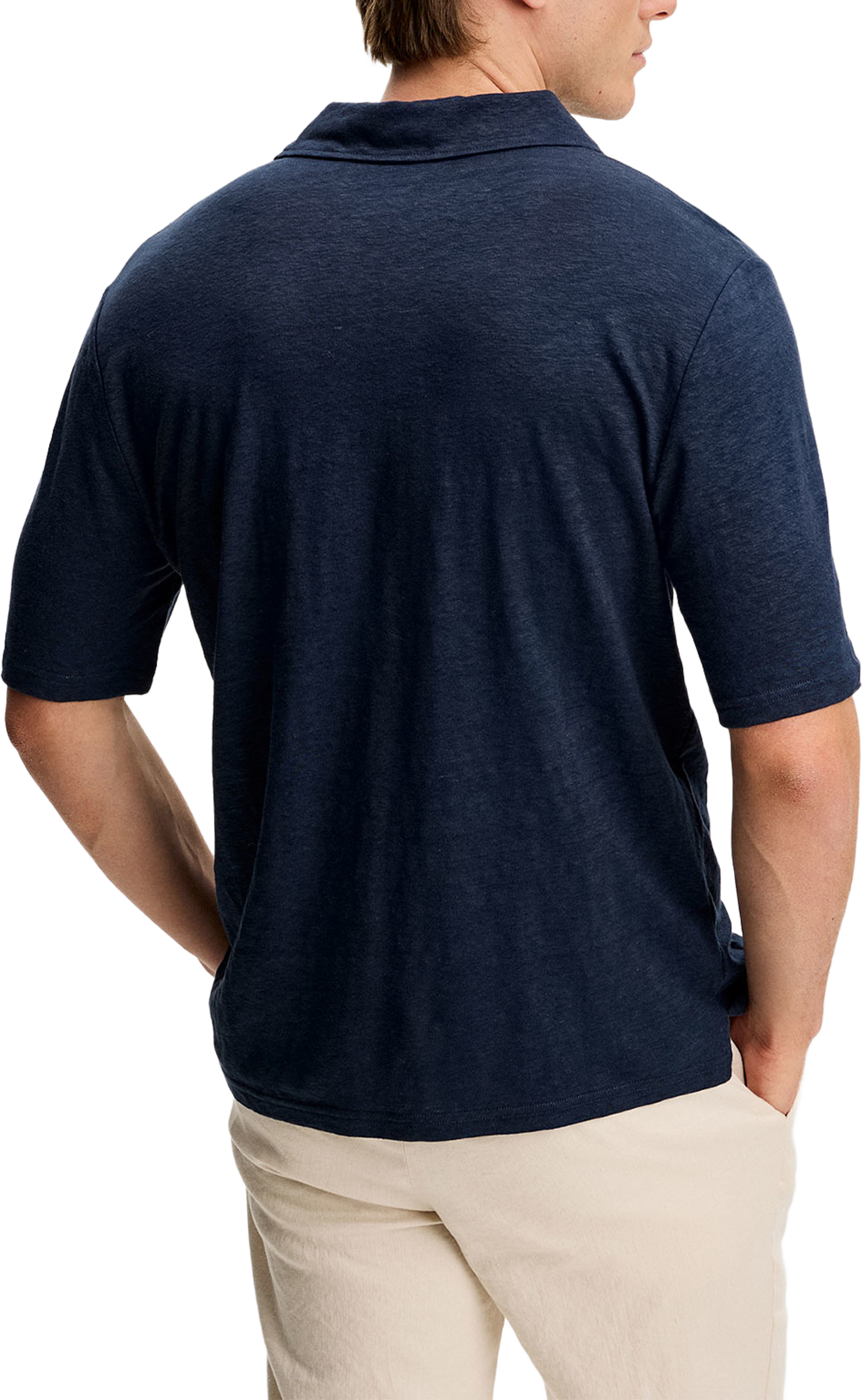 Roy Linen Polo, från J.Lindeberg, i färgen Jl Navy. Klicka för att öppna bilden i stort format