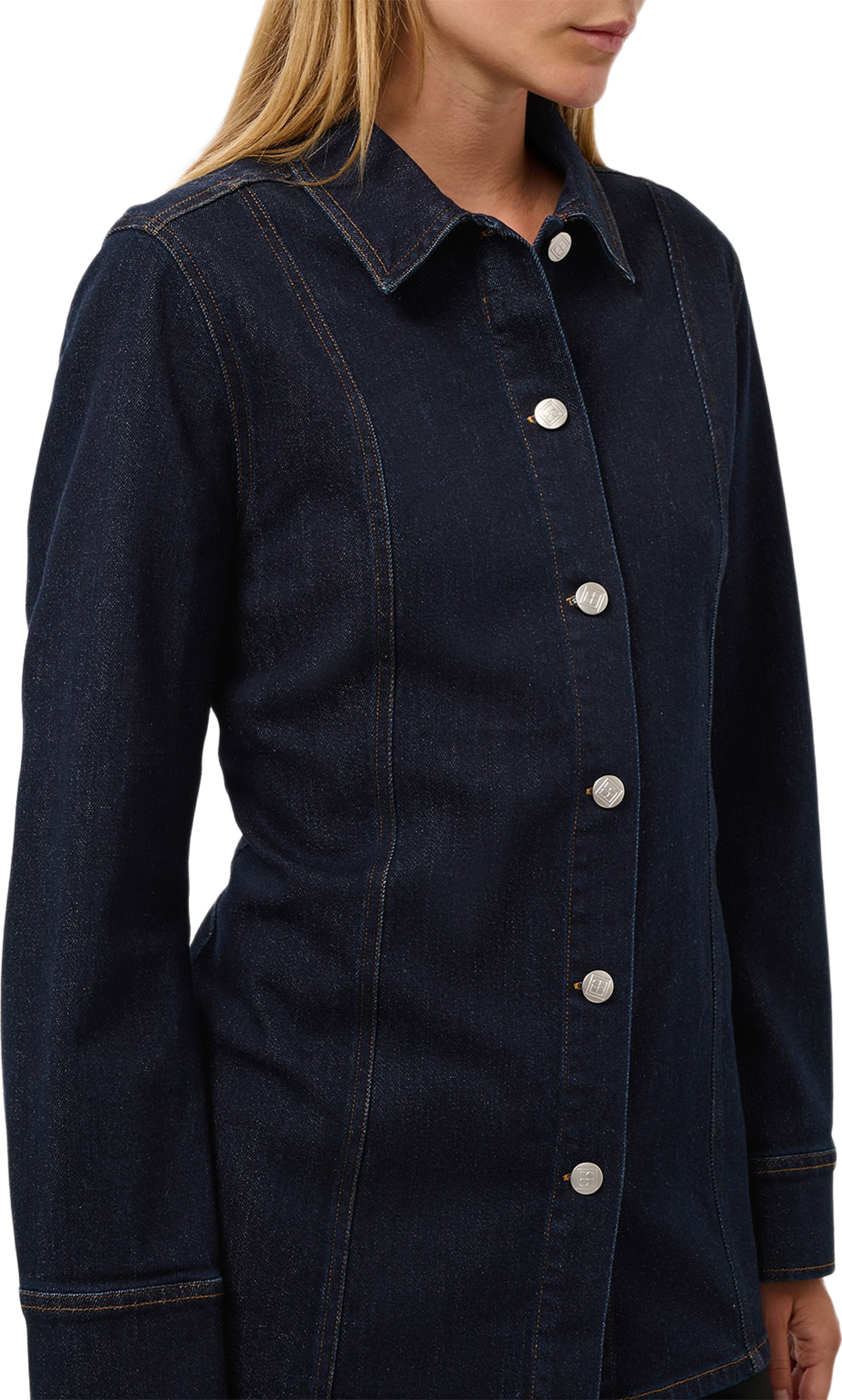 SLSabino Denim Shirt, från Soaked In Luxury, i färgen Dark Blue Denim. Klicka för att öppna bilden i stort format