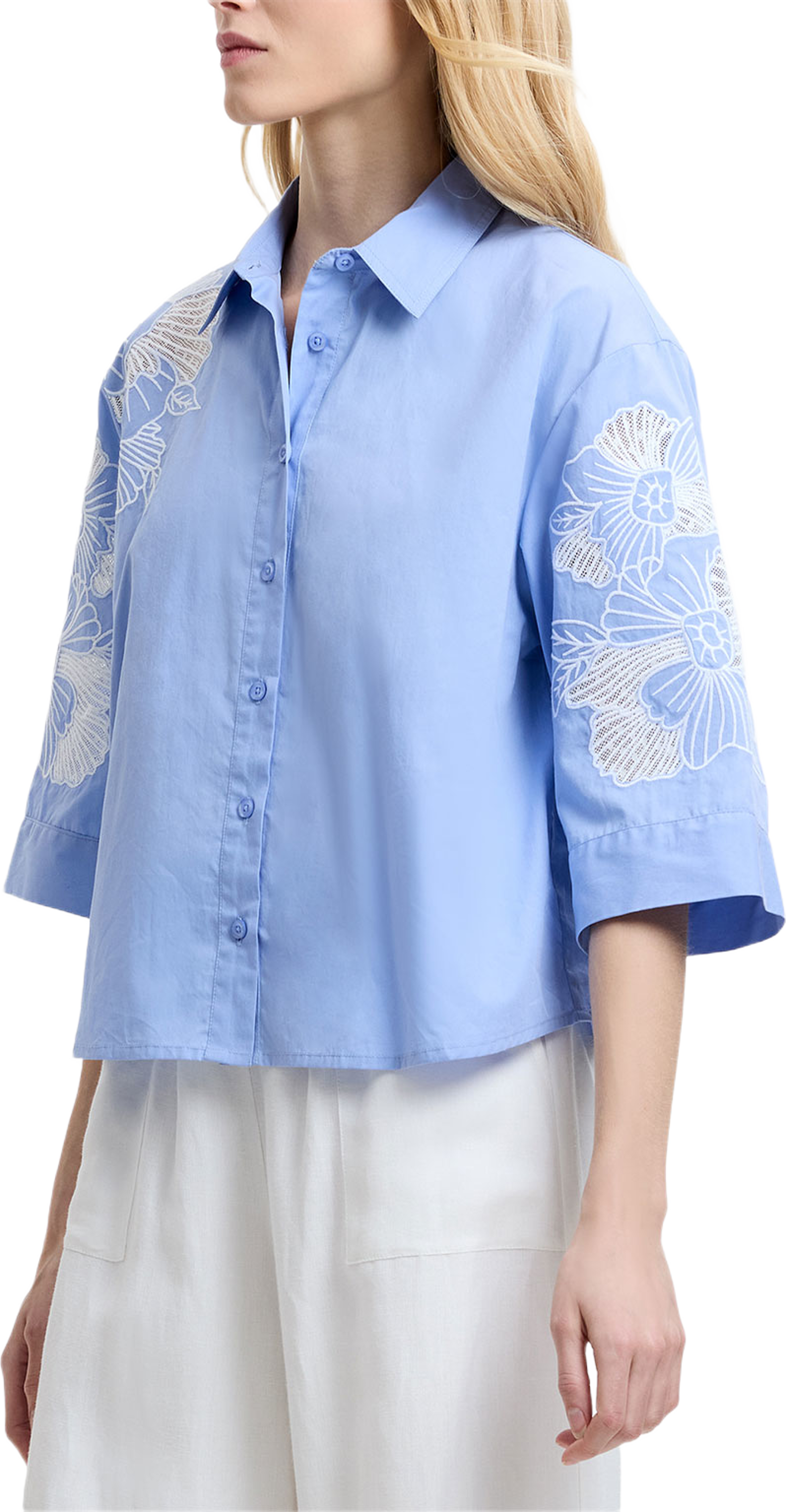 Cambria Cotton Embroidered Shirt, från French Connection, i färgen Light Azure Blue / Whiite. Klicka för att öppna bilden i stort format