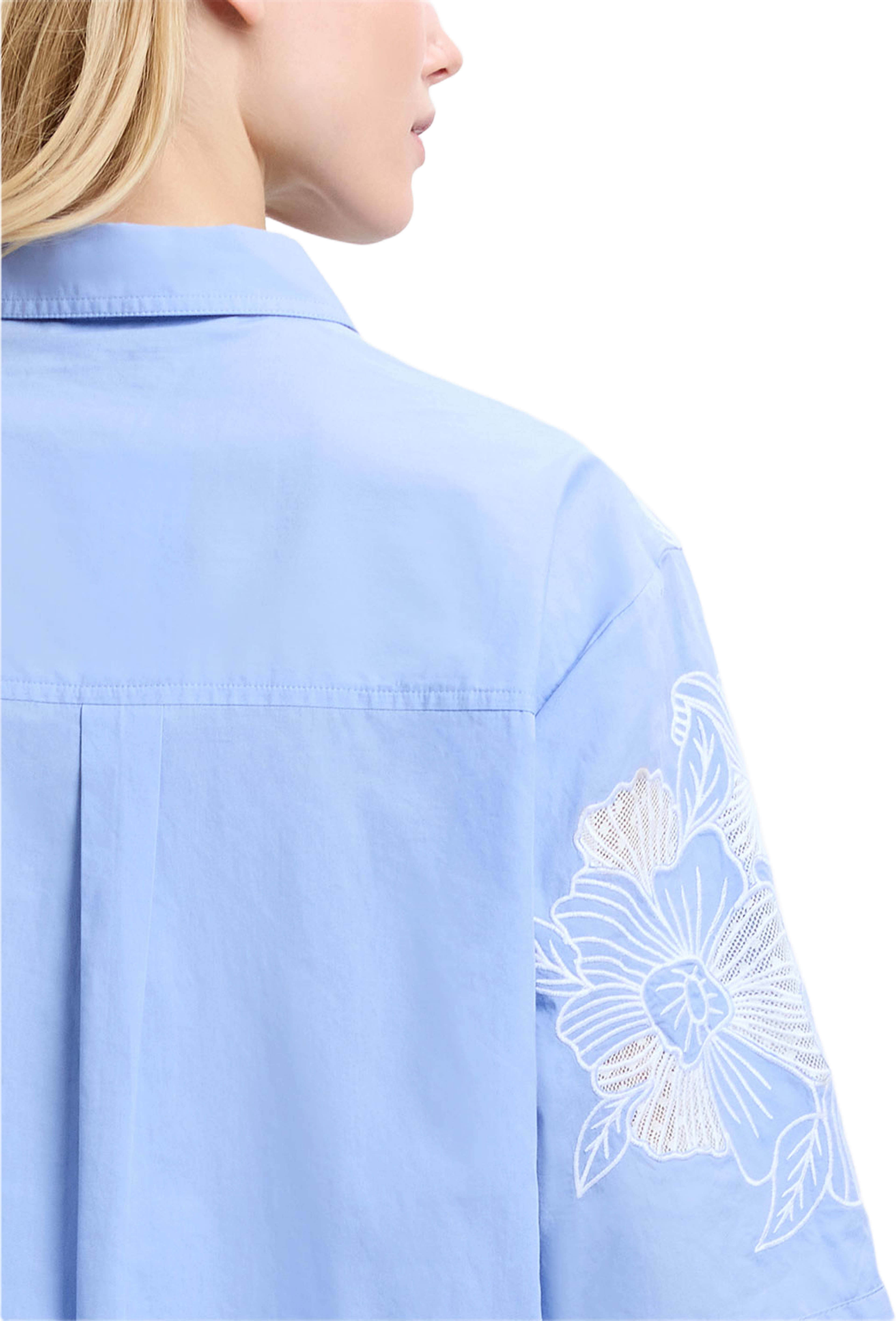 Cambria Cotton Embroidered Shirt, från French Connection, i färgen Light Azure Blue / Whiite. Klicka för att öppna bilden i stort format
