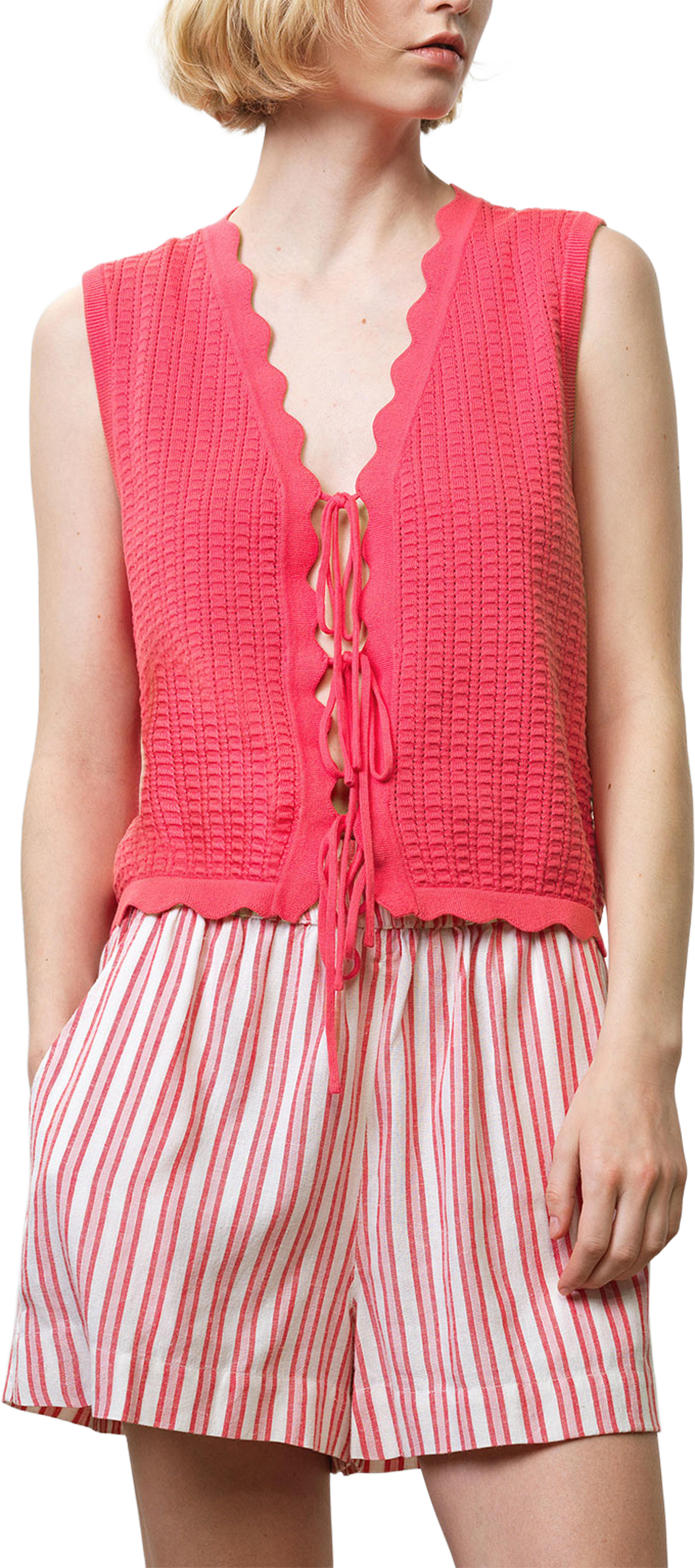 Lois Mozart Knit Tie Up Vest Top, från French Connection, i färgen Fuschia Pink. Klicka för att öppna bilden i stort format