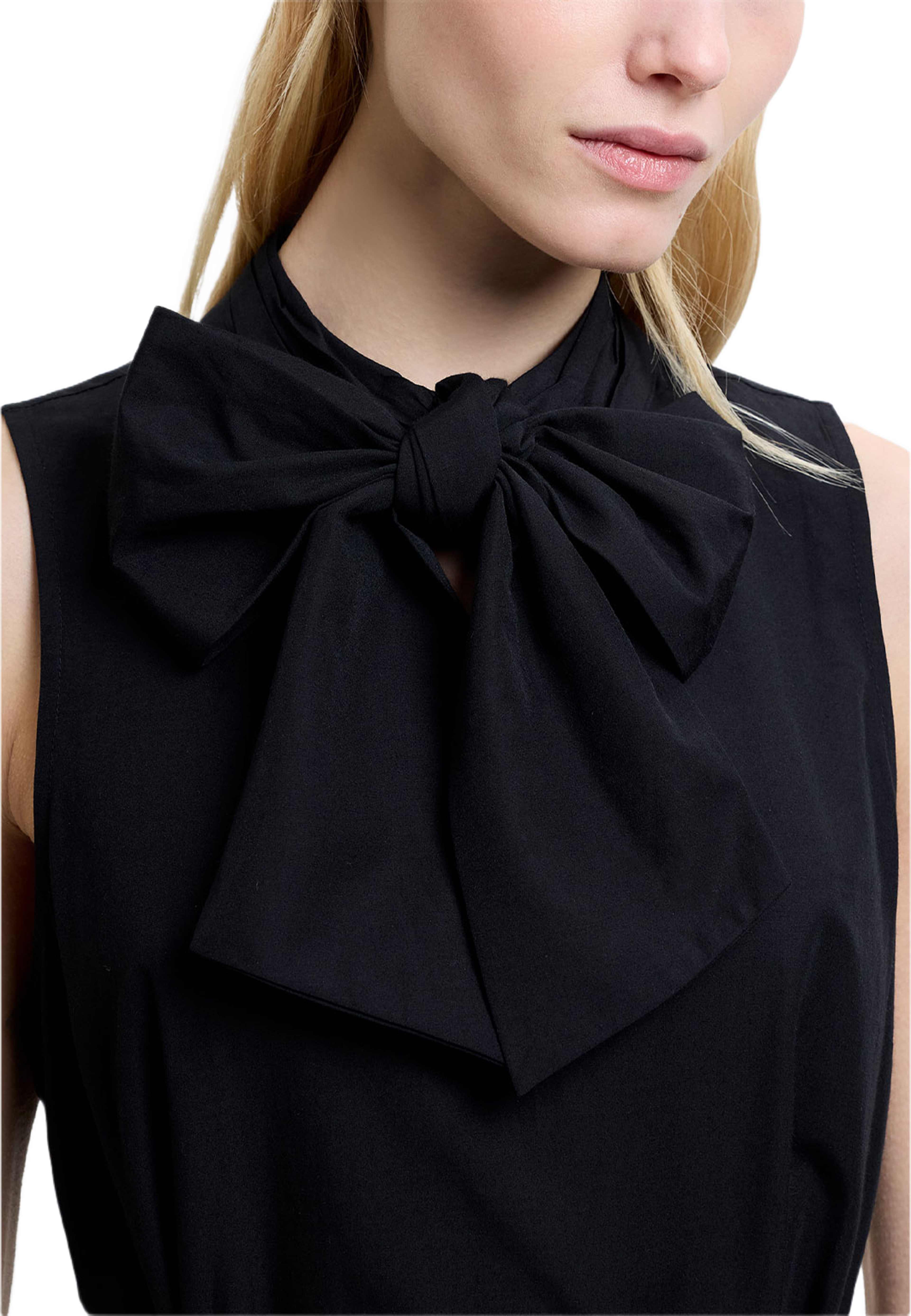 Era Poplin Godet Bow Midi Dress, från French Connection, i färgen Black. Klicka för att öppna bilden i stort format