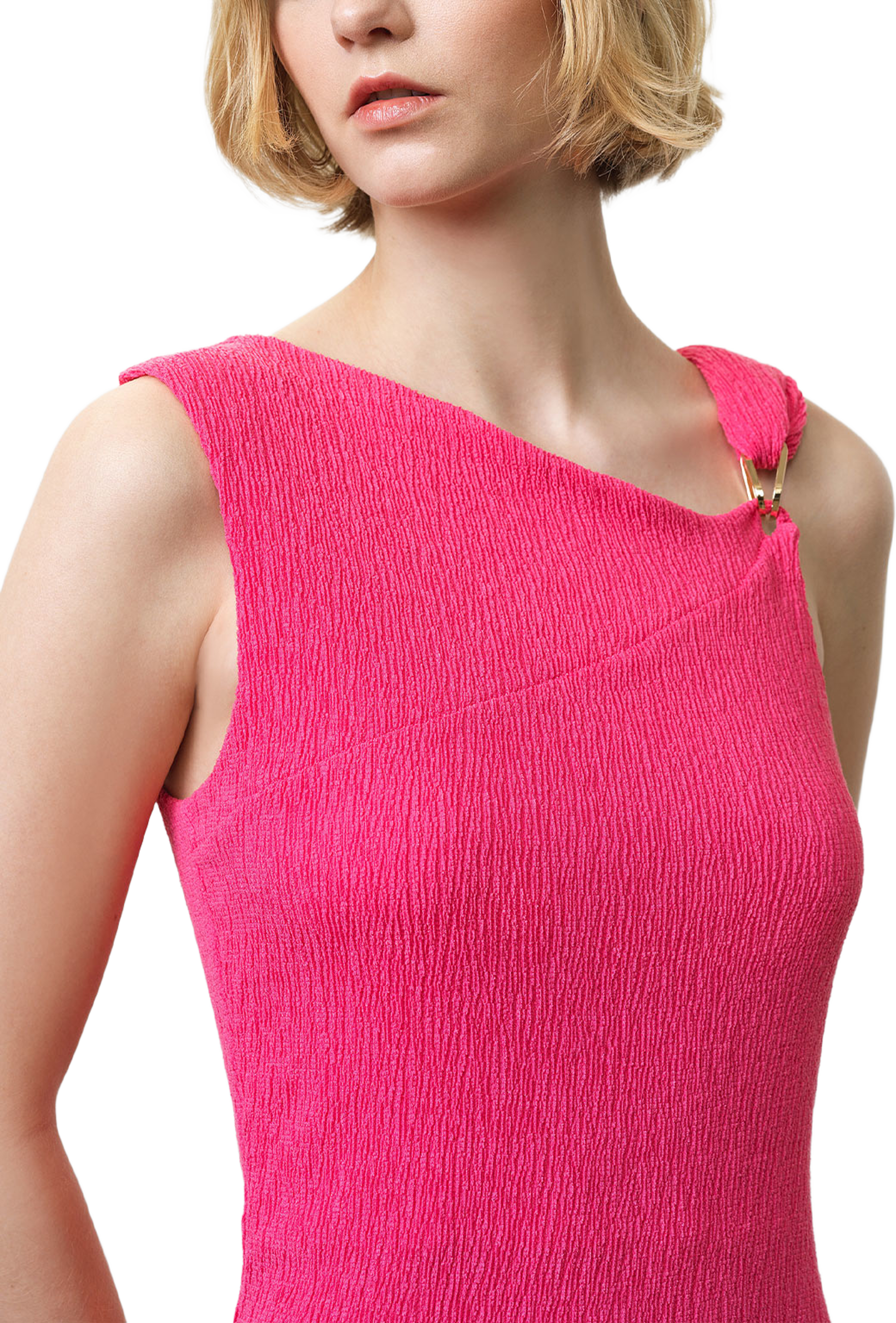 Trixie Soft Textured Midi Dress, från French Connection, i färgen Fushia Pink. Klicka för att öppna bilden i stort format