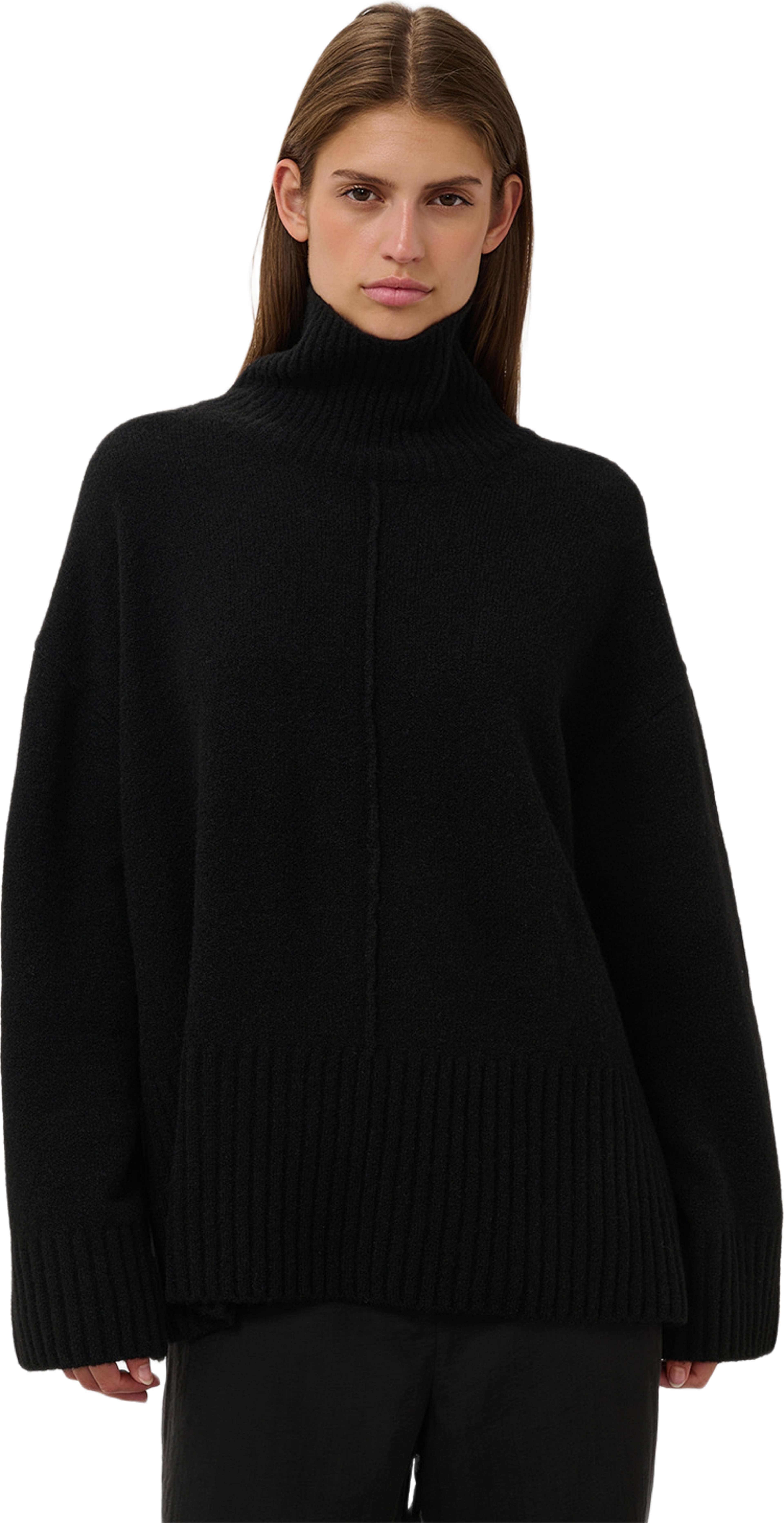SLBean High Neck Pullover, från Soaked In Luxury, i färgen Black. Klicka för att öppna bilden i stort format