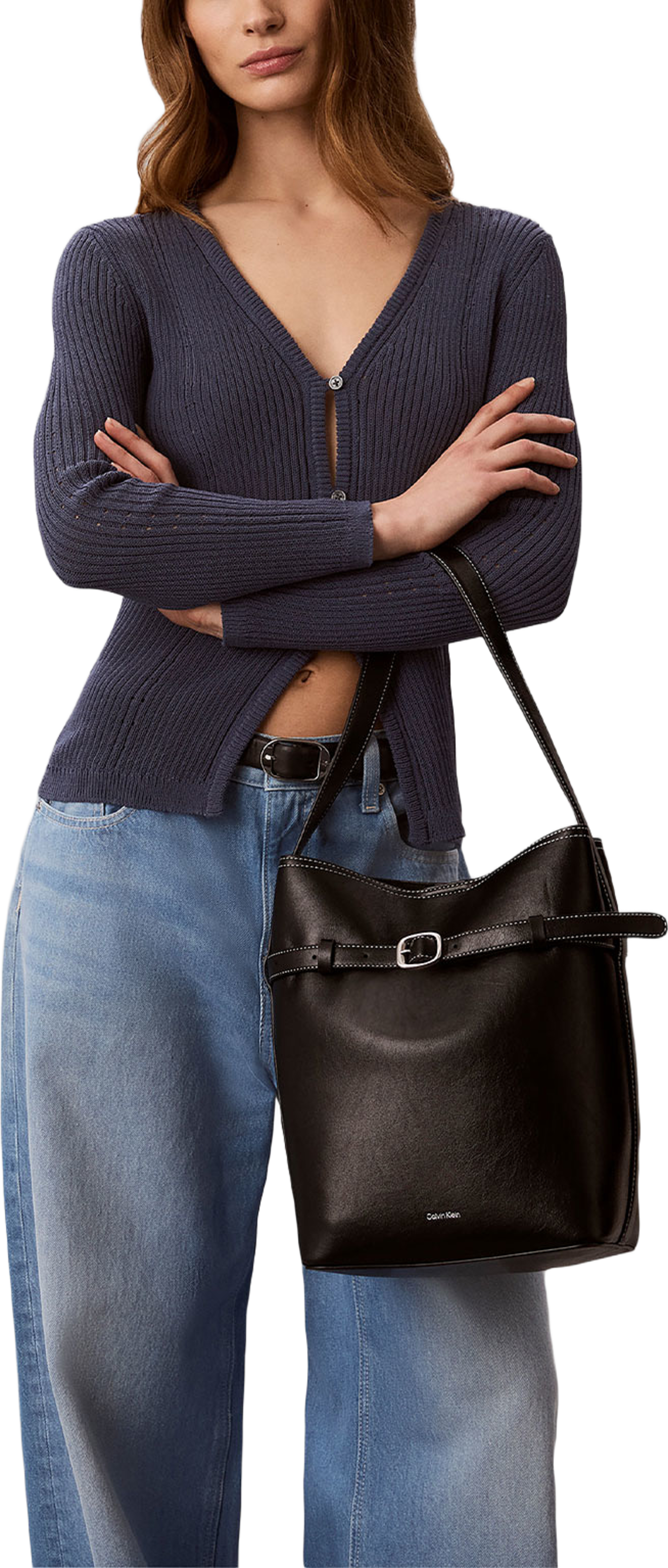 Buckle Medium Bucket Bag, från Calvin Klein, i färgen Black. Klicka för att öppna bilden i stort format