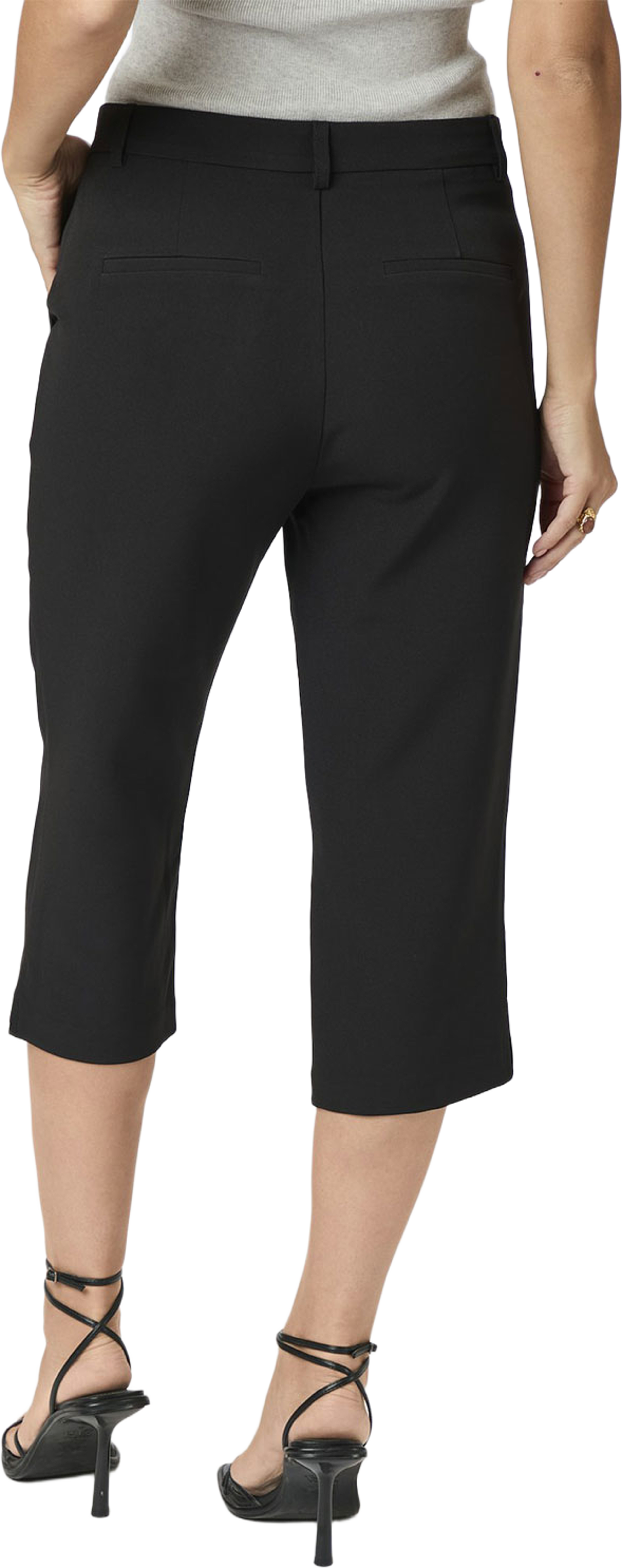 Tasia Suit Capri Pants, från Neo Noir, i färgen Black. Klicka för att öppna bilden i stort format