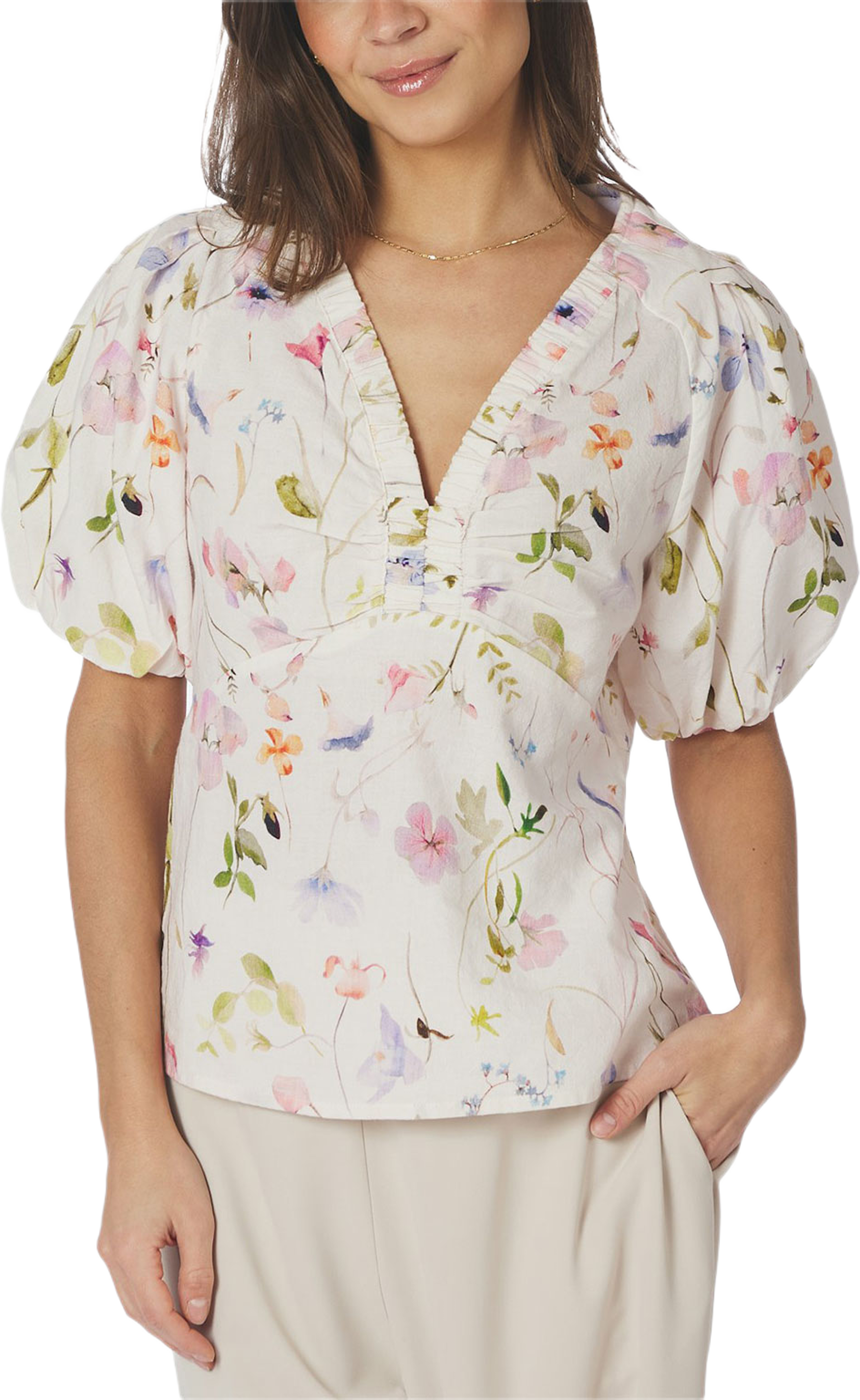 Irina Flower Blouse, från Neo Noir, i färgen Off White. Klicka för att öppna bilden i stort format