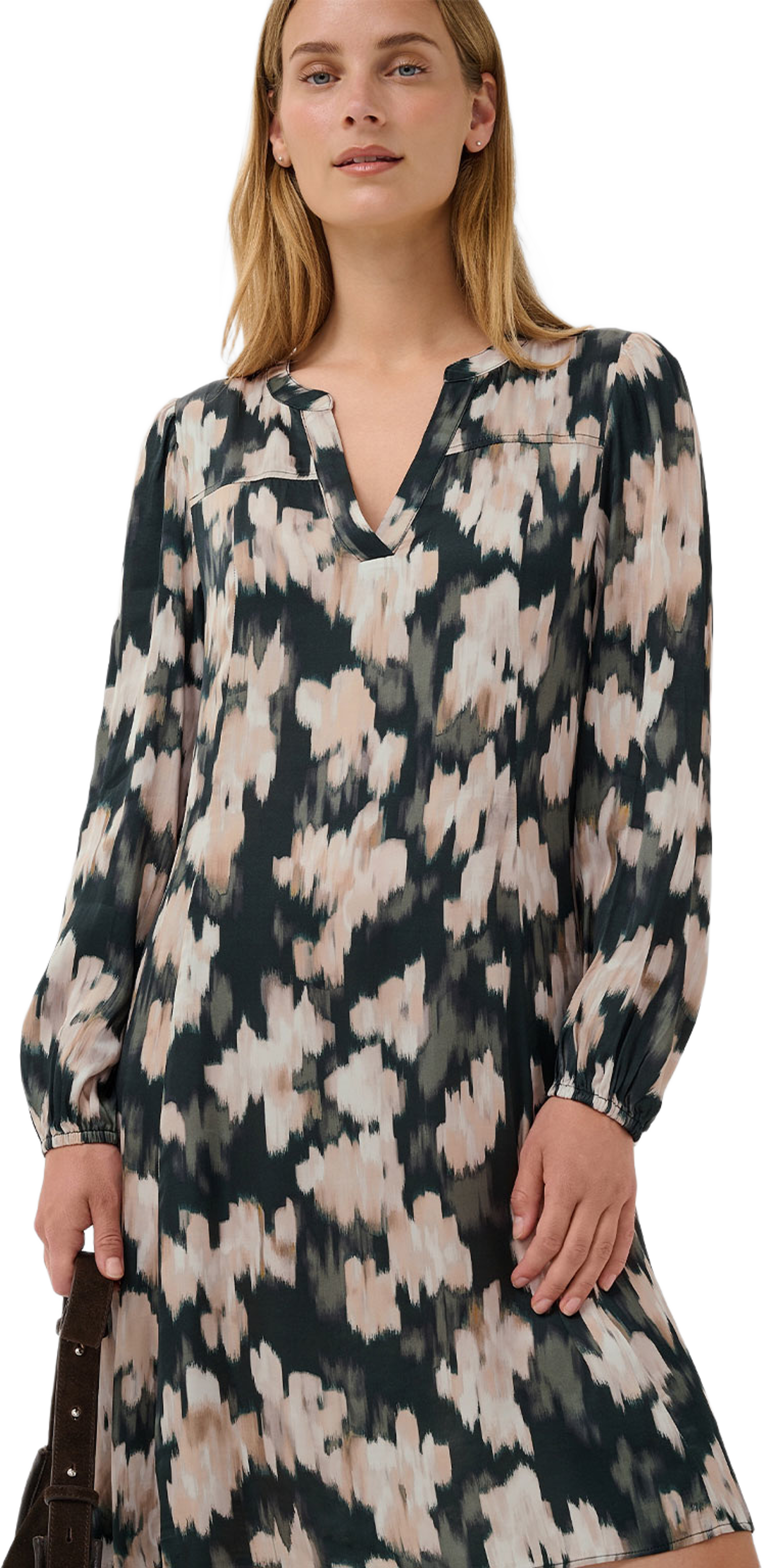 BotellesPW Dress, från Part Two, i färgen Green Blurred Flower Print. Klicka för att öppna bilden i stort format