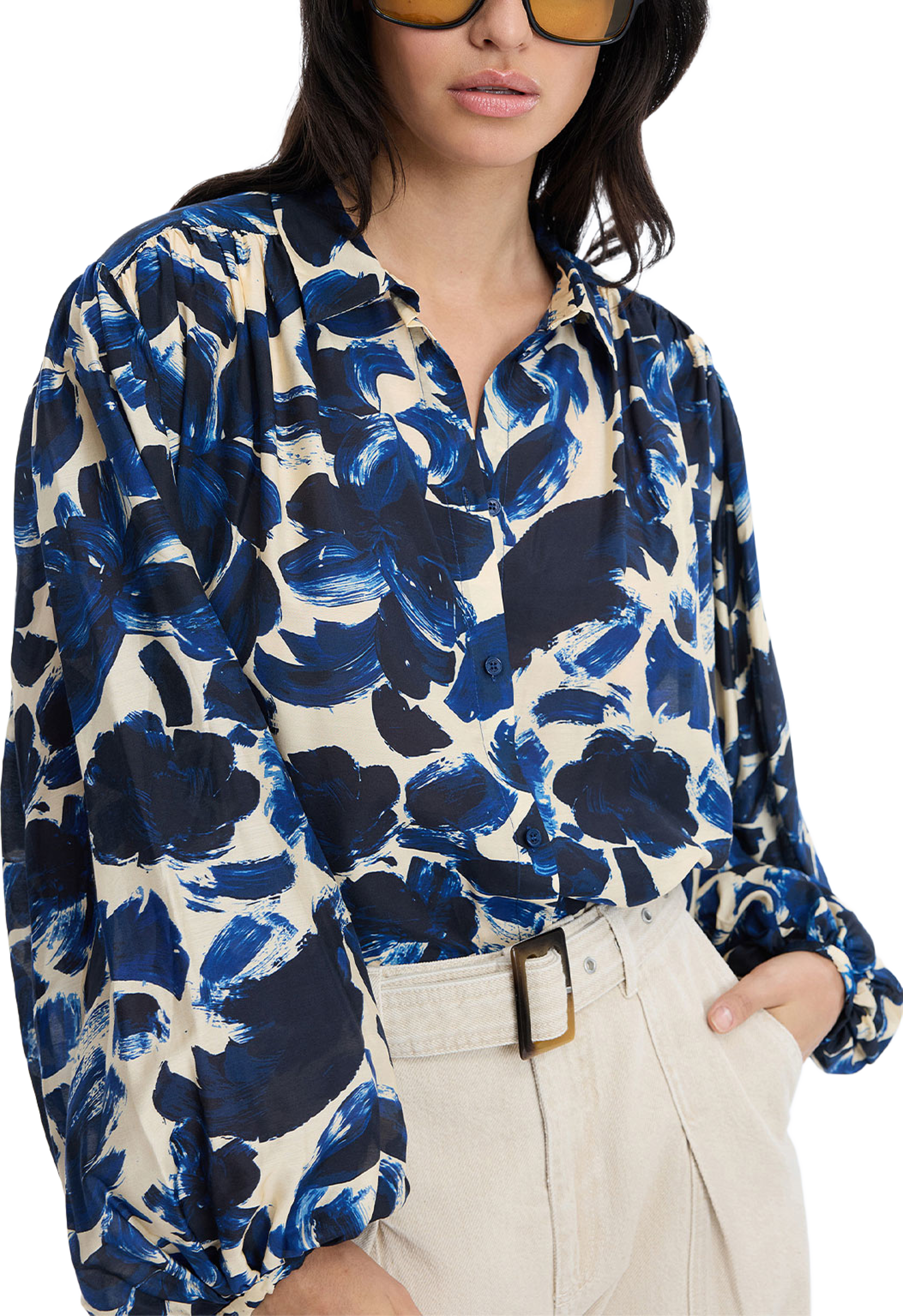 Lynx Shirt, från Munthe, i färgen Print Indigo. Klicka för att öppna bilden i stort format