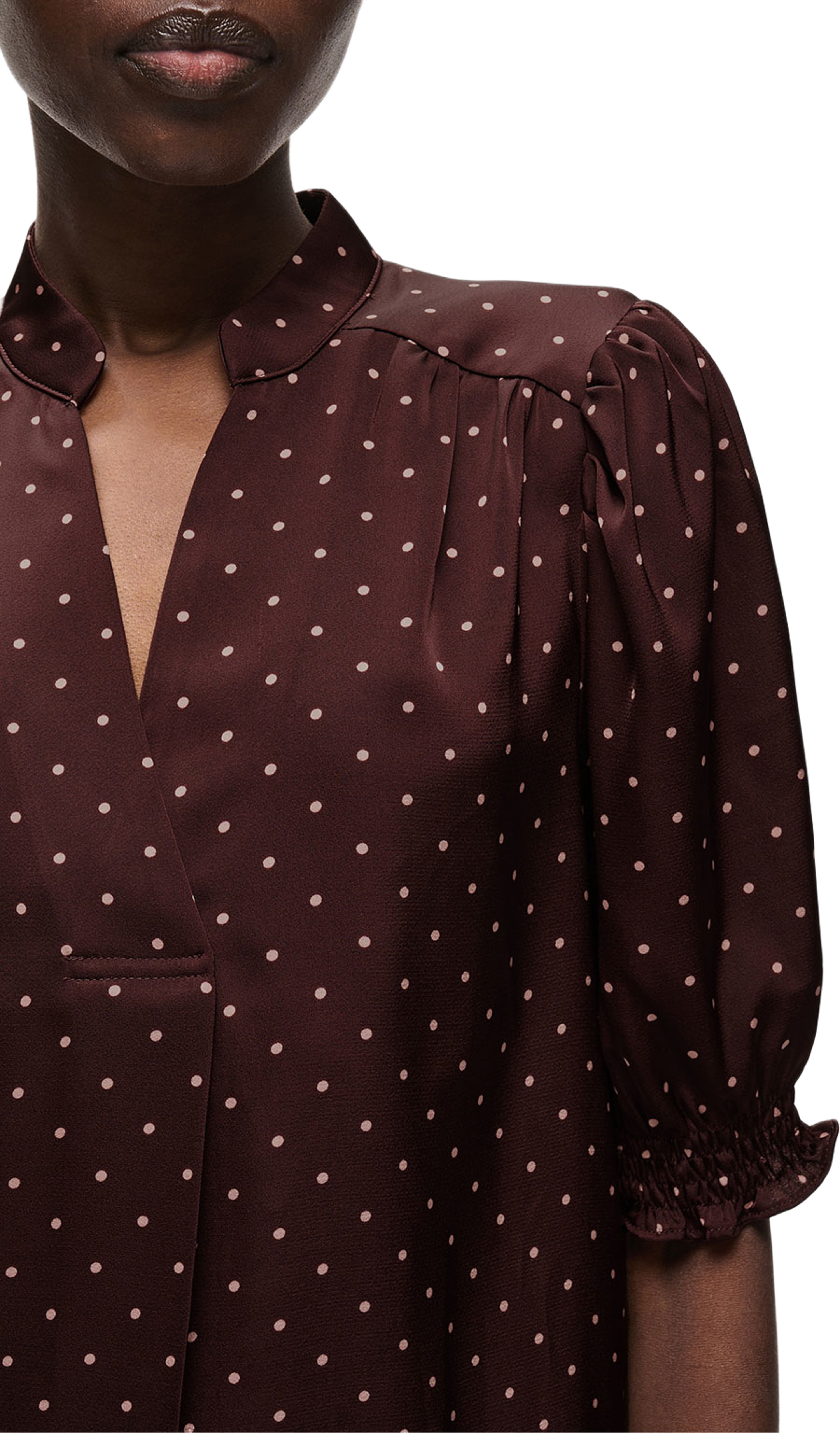 ZaniaIW Blouse, från Inwear, i färgen Brown Bordeaux Small Dot. Klicka för att öppna bilden i stort format