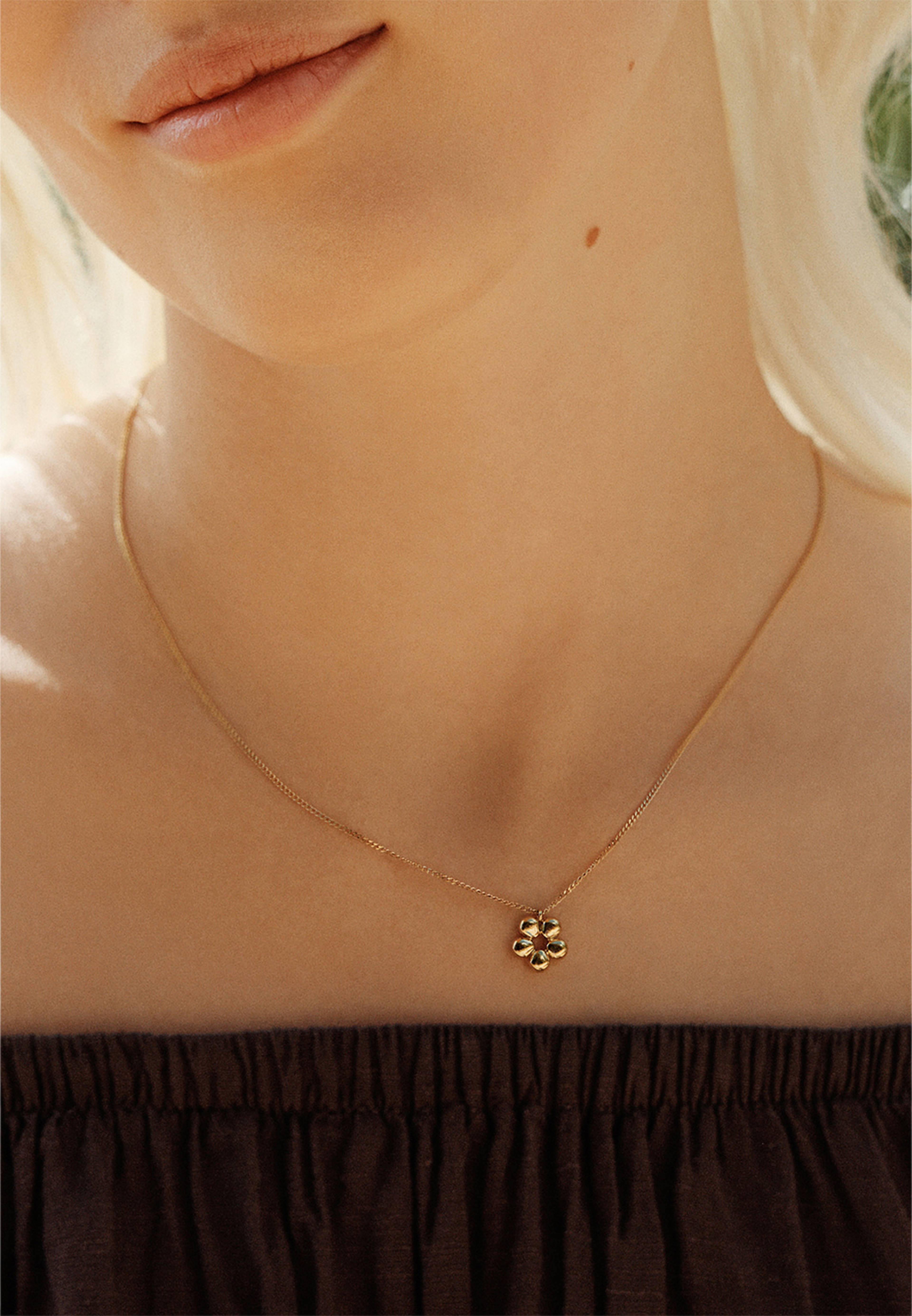 Daisy Necklace S Gold, från Edblad, i färgen Gold. Klicka för att öppna bilden i stort format
