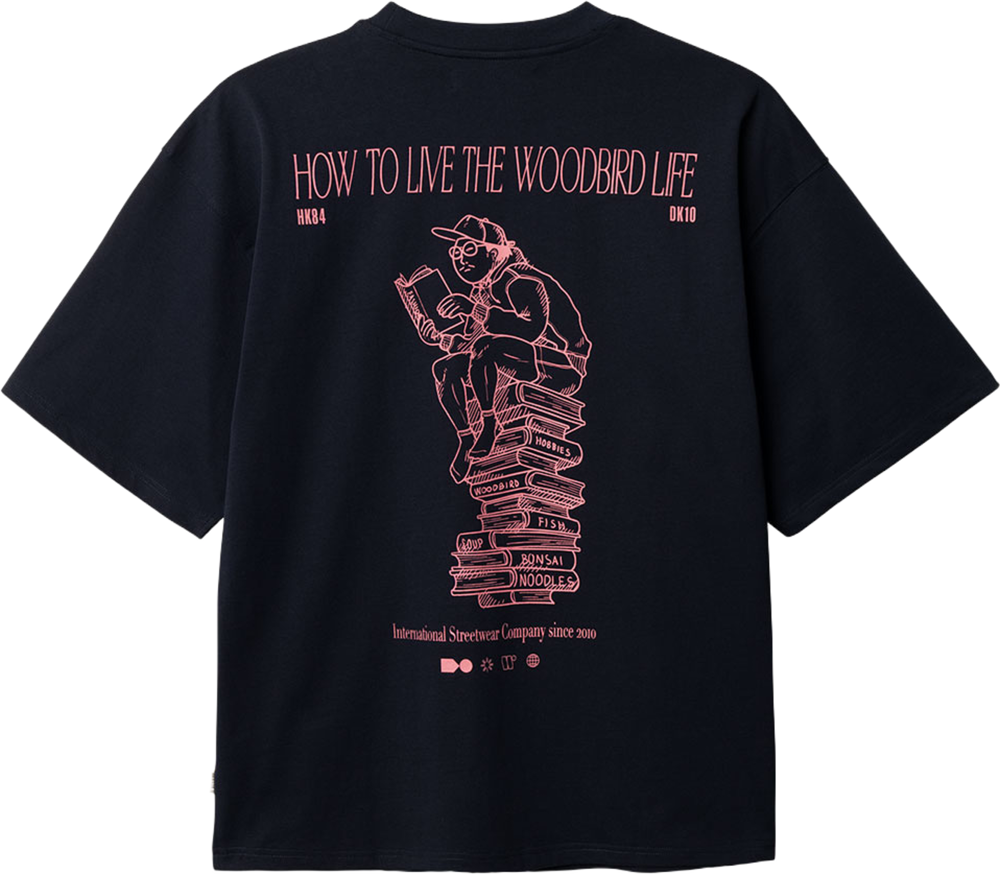 Beam Book Tee, från Woodbird, i färgen Dark Navy. Klicka för att öppna bilden i stort format