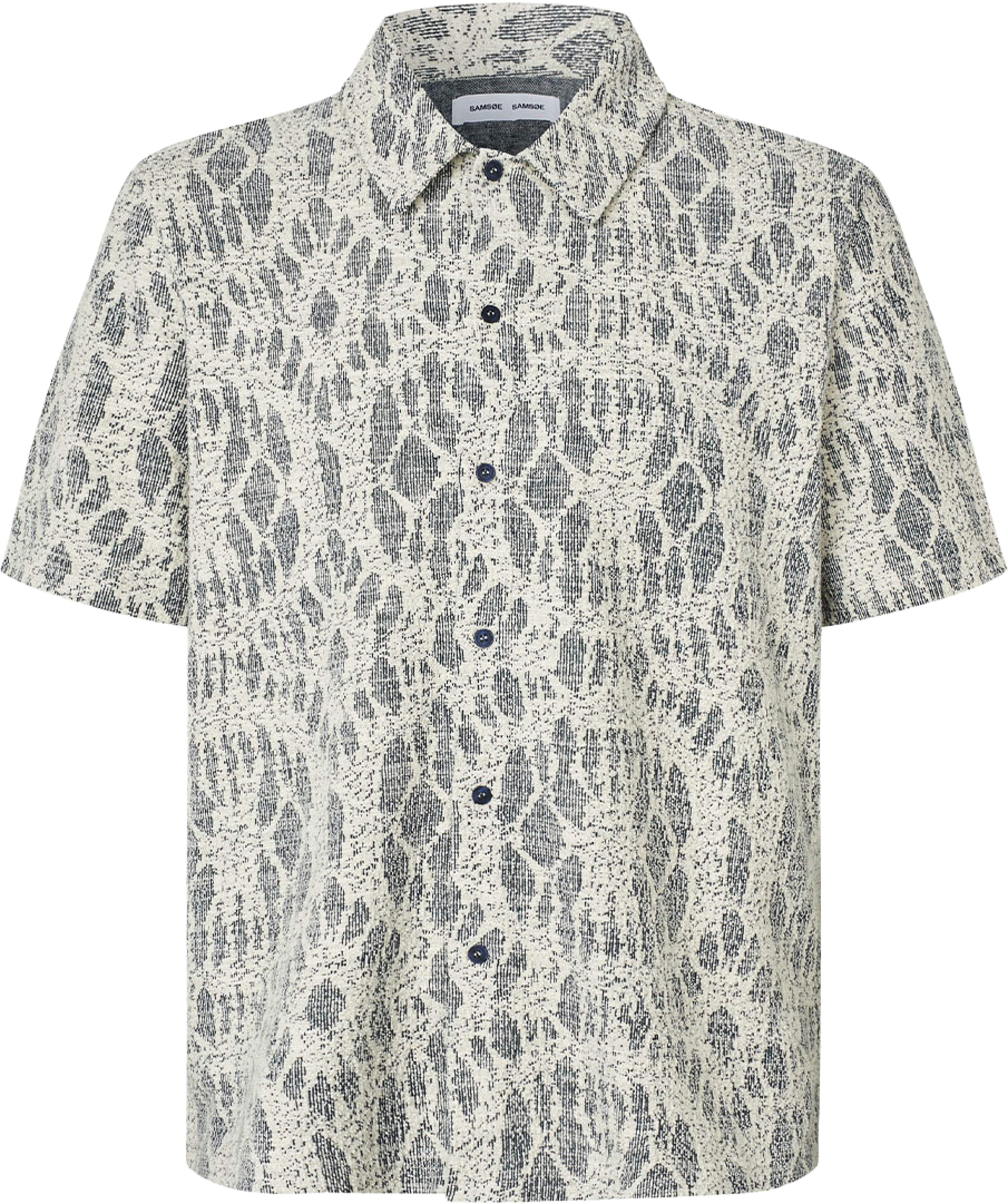 Sakvist shirt 15675, från SAMSOE SAMSOE, i färgen Salute Symmetry. Klicka för att öppna bilden i stort format