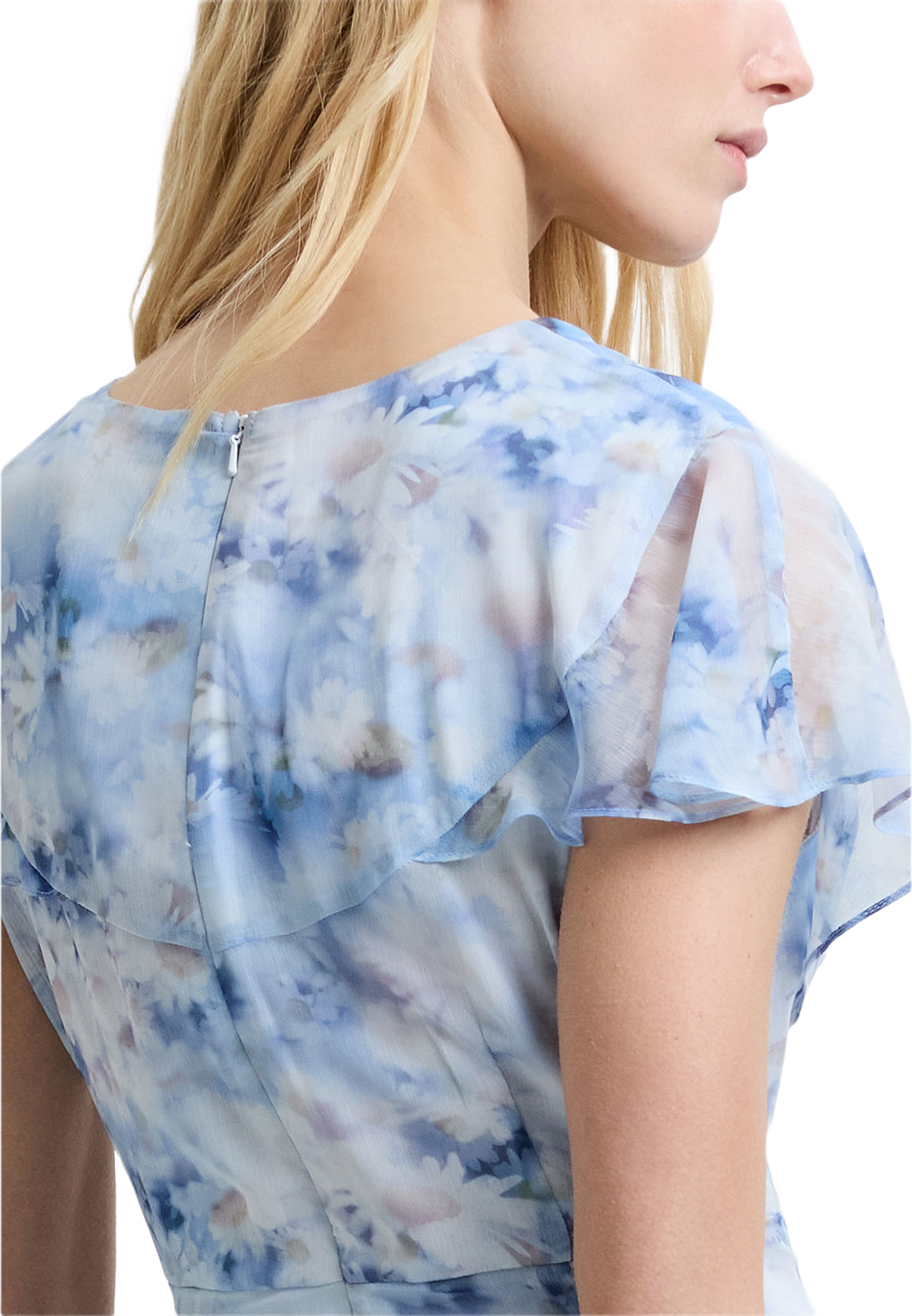 Daisy Emina Georgette Midi Dress, från French Connection, i färgen Blue Multi. Klicka för att öppna bilden i stort format