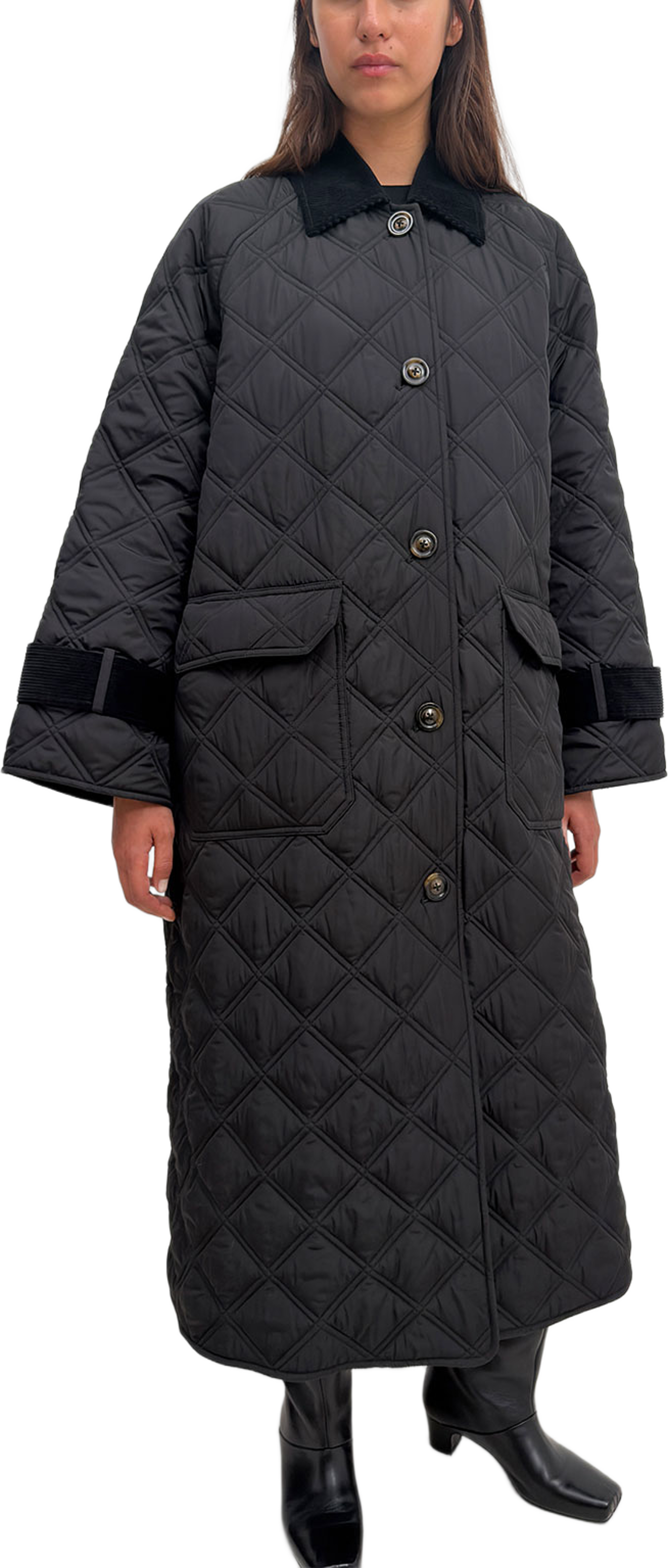 Yuna Quilt, från Rodebjer, i färgen Black. Klicka för att öppna bilden i stort format