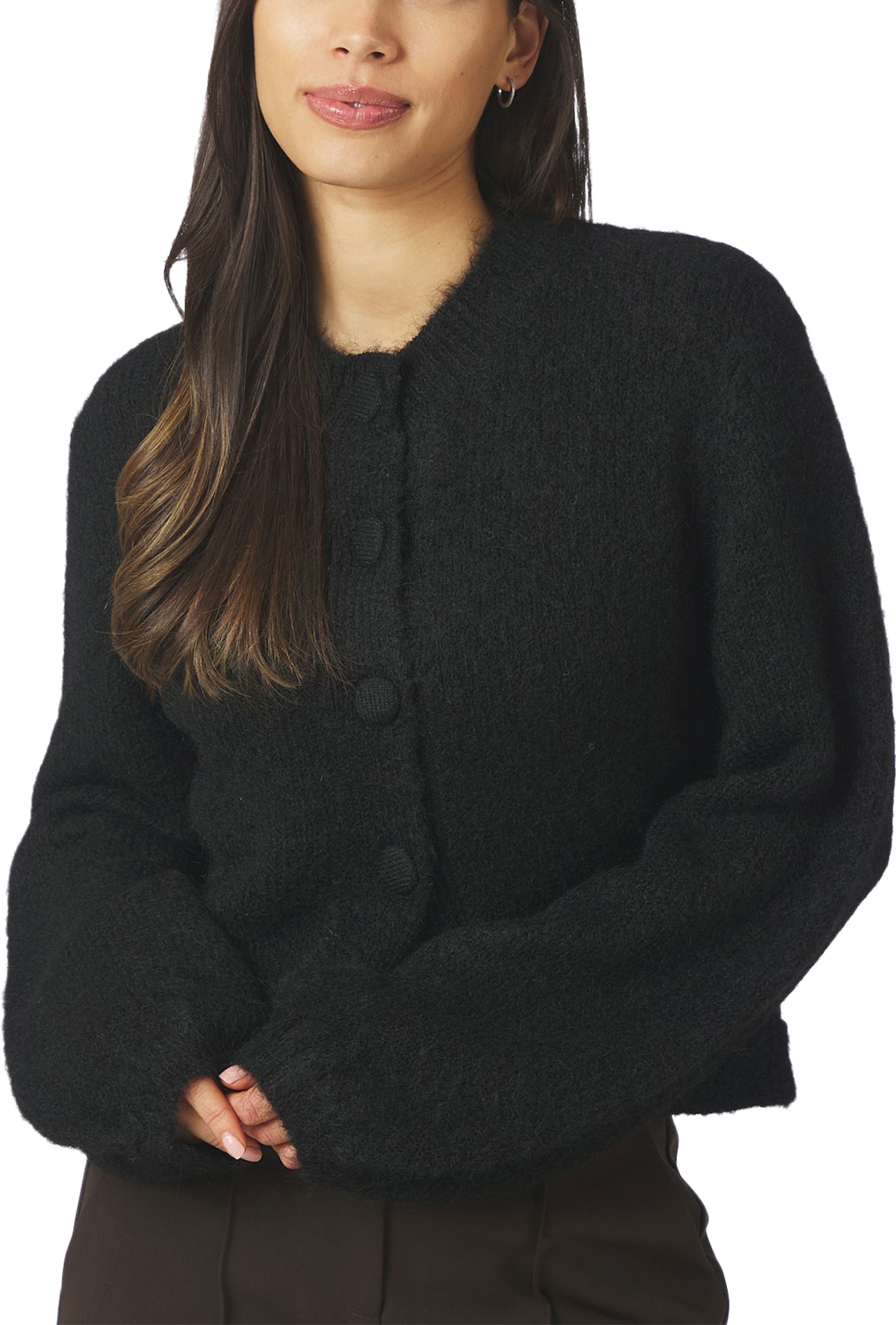Gio Fluffy Knit Cardigan, från Neo Noir, i färgen Black. Klicka för att öppna bilden i stort format
