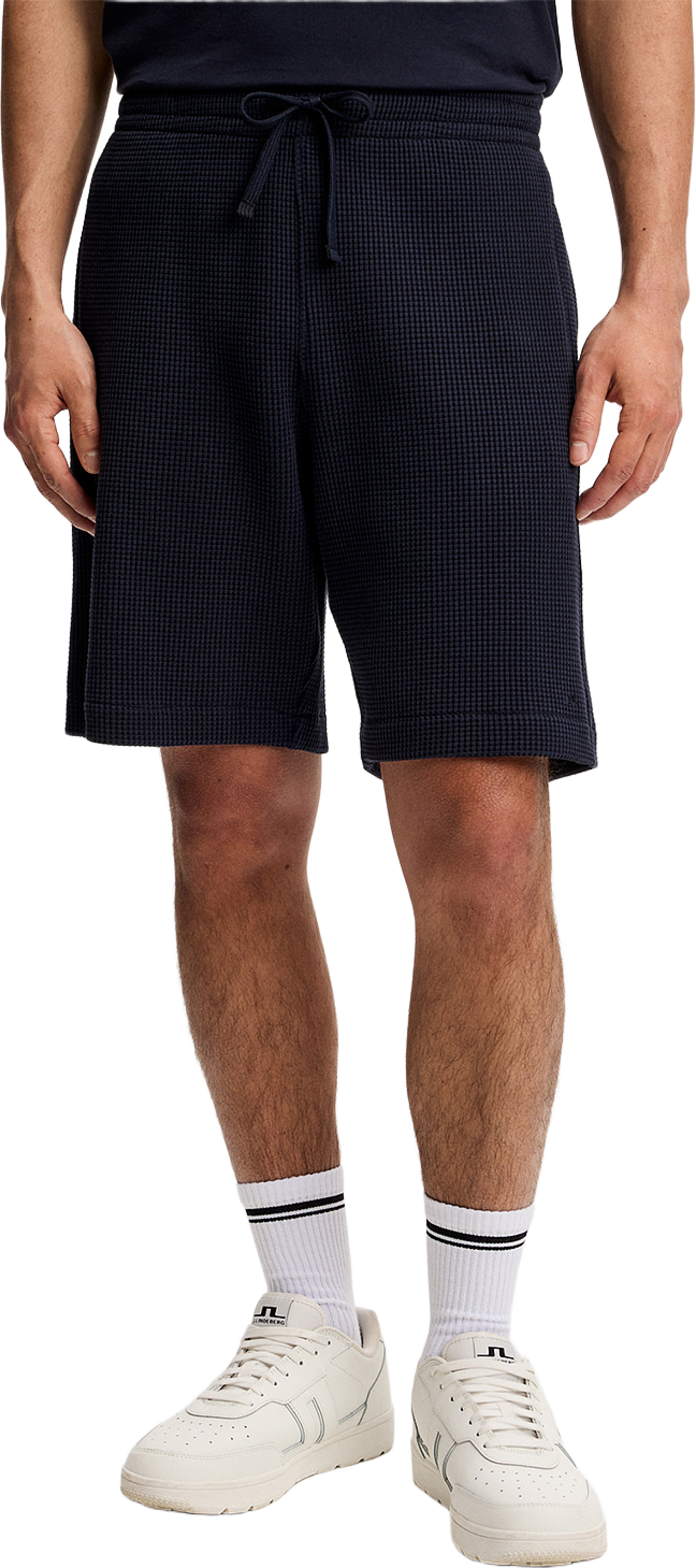 Simon Waffle Shorts, från J.Lindeberg, i färgen Jl Navy. Klicka för att öppna bilden i stort format