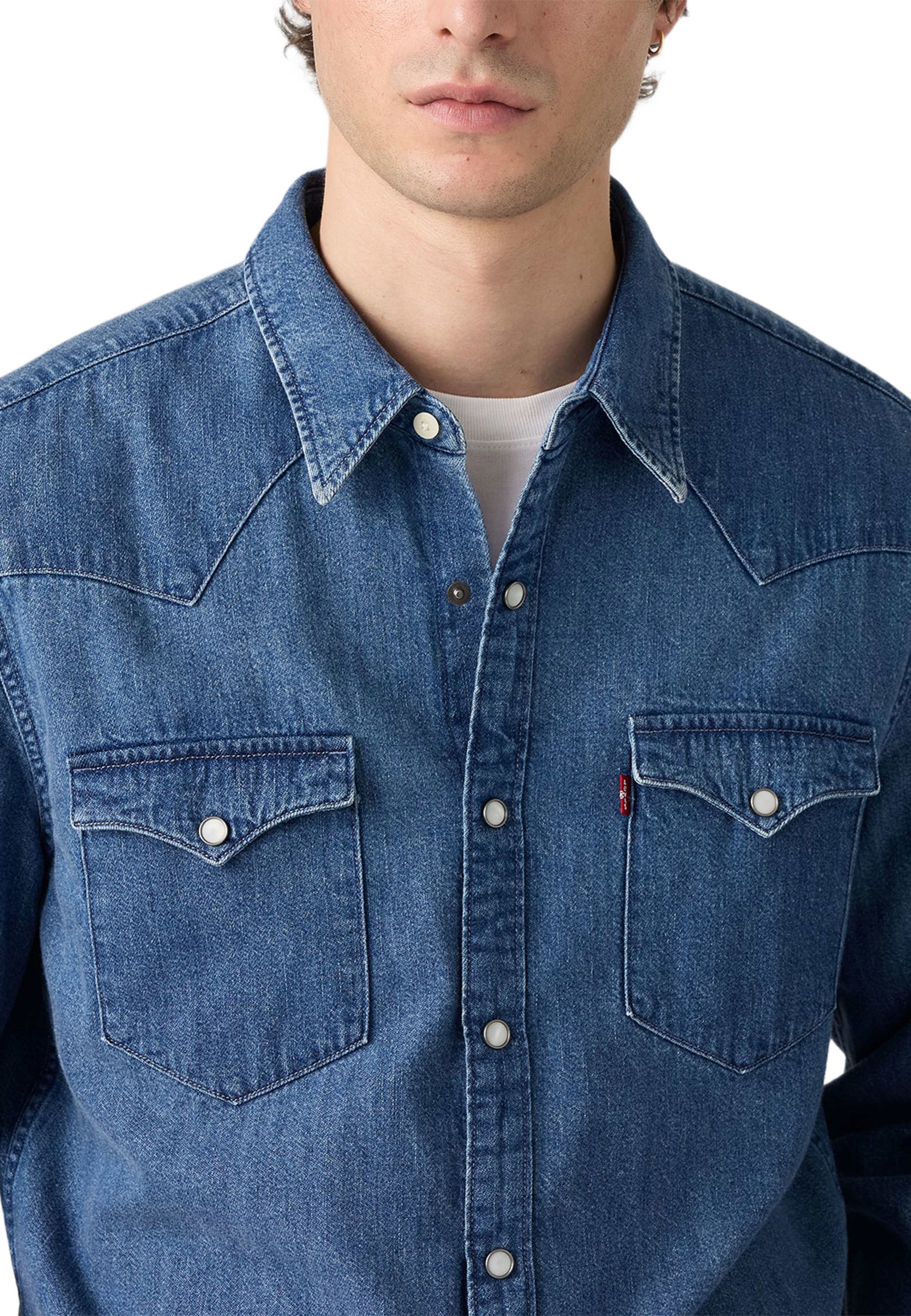 Barstow Standard Fit Western Shirt, från Levis Acc, i färgen Med Indigo - Worn In. Klicka för att öppna bilden i stort format