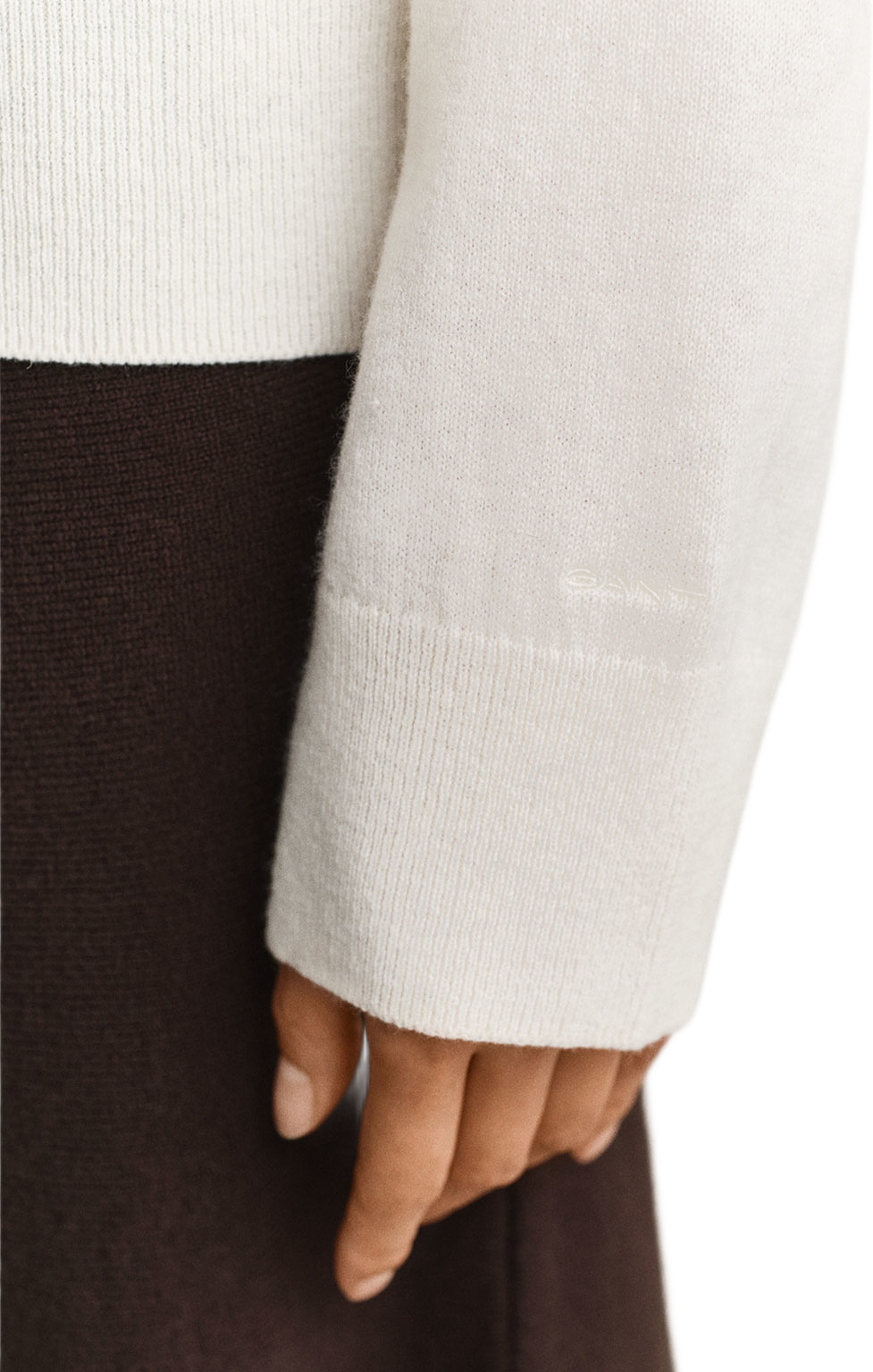 Superfine Lambswool Mockneck, från GANT, i färgen Cream. Klicka för att öppna bilden i stort format