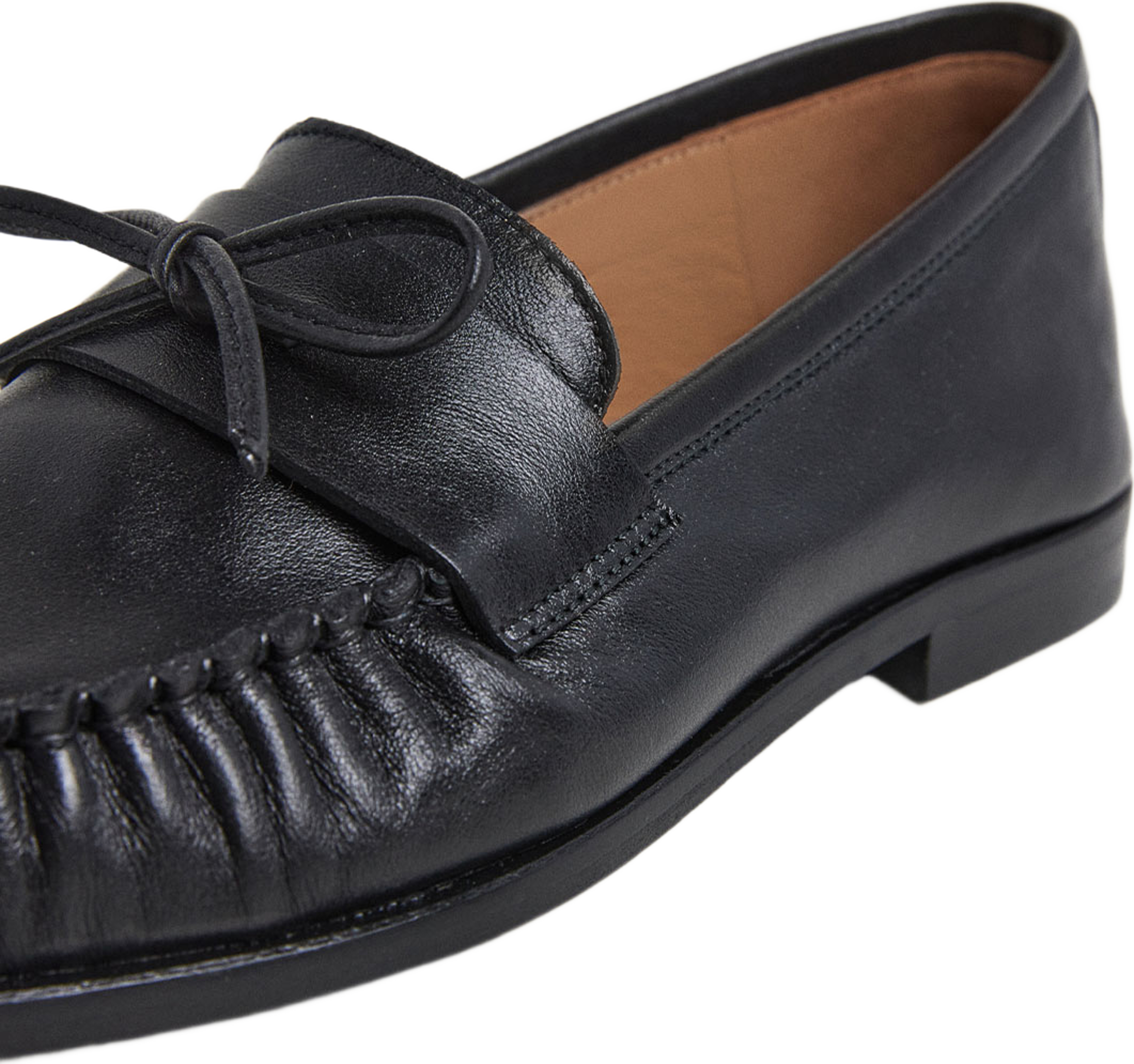 Dylan Loafers, från Flattered, i färgen Black. Klicka för att öppna bilden i stort format