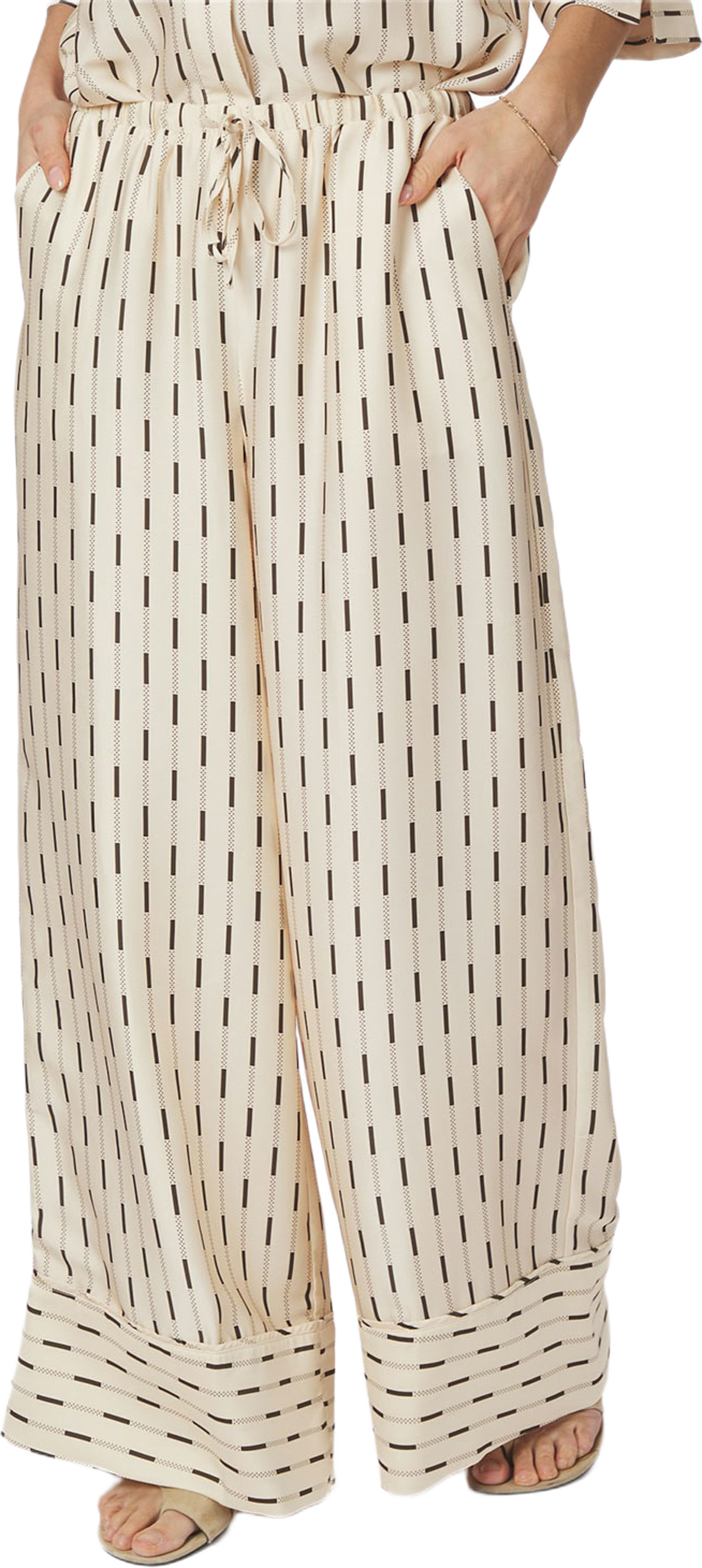 Sora Print Pants, från Neo Noir, i färgen Creme. Klicka för att öppna bilden i stort format