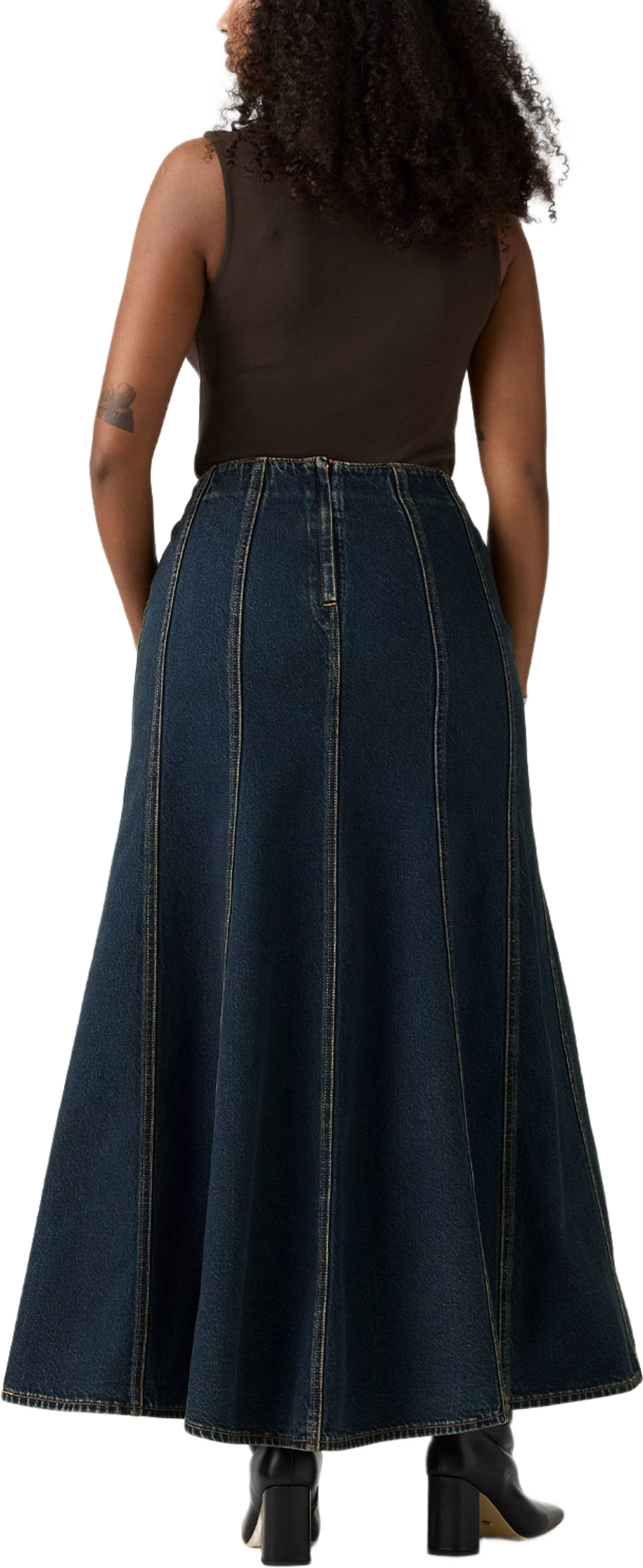 Seamed Flare Skirt, från Levi's, i färgen Med Indigo - Flat Finish. Klicka för att öppna bilden i stort format