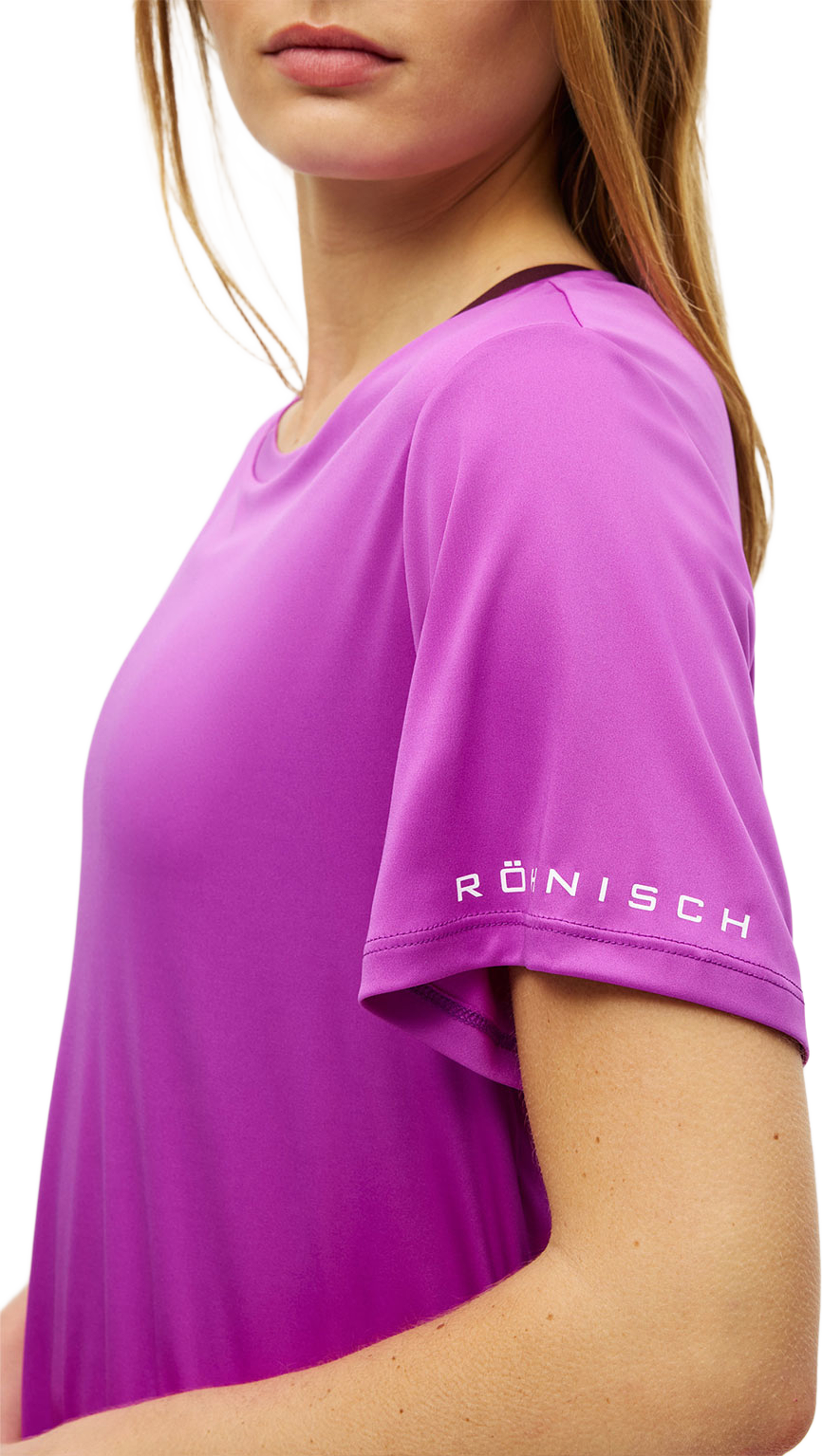 Team Logo Tee, från Röhnisch, i färgen Purple Cactus Flower. Klicka för att öppna bilden i stort format