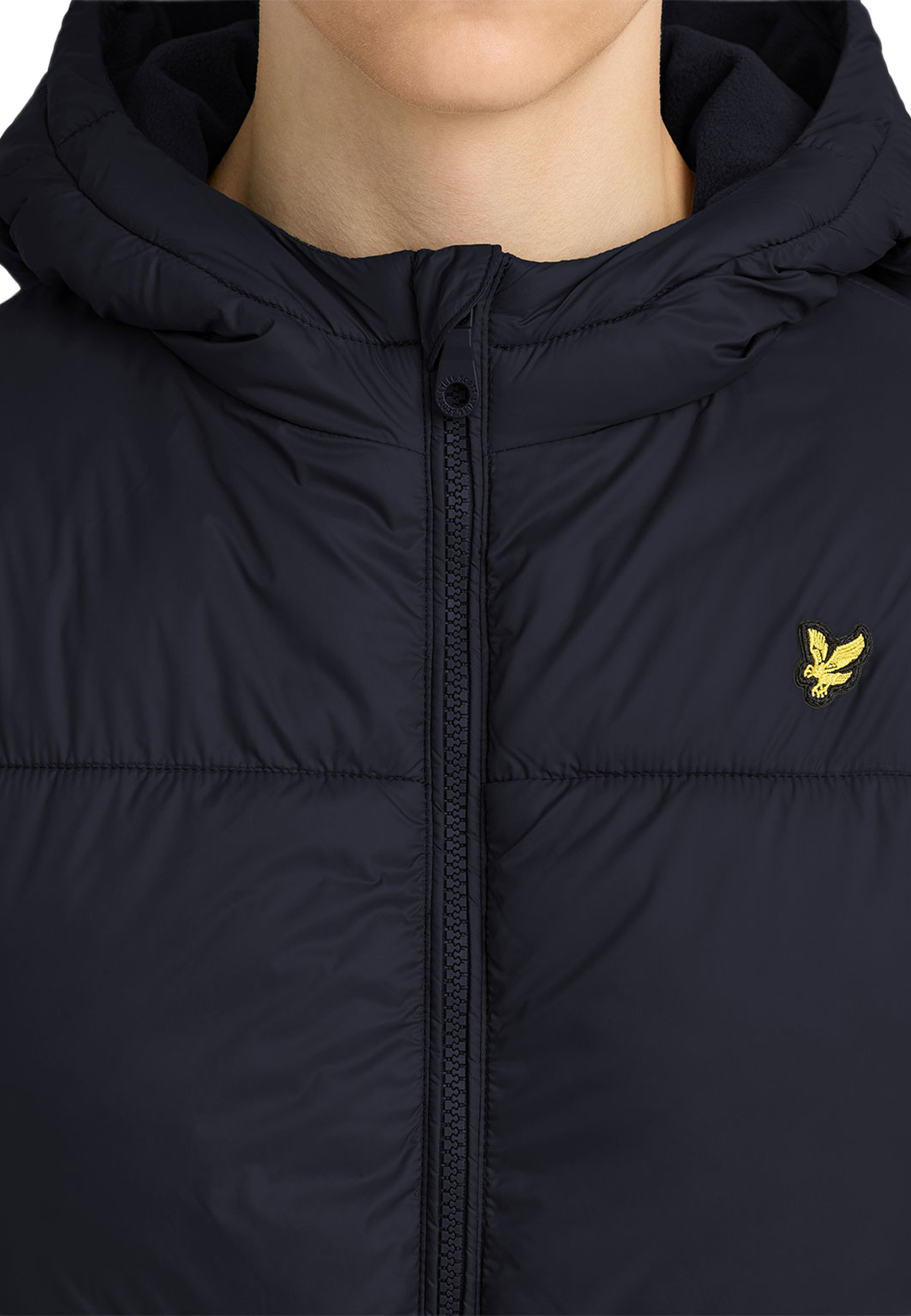 Padded Jacket, från Lyle & Scott, i färgen Dark Navy. Klicka för att öppna bilden i stort format