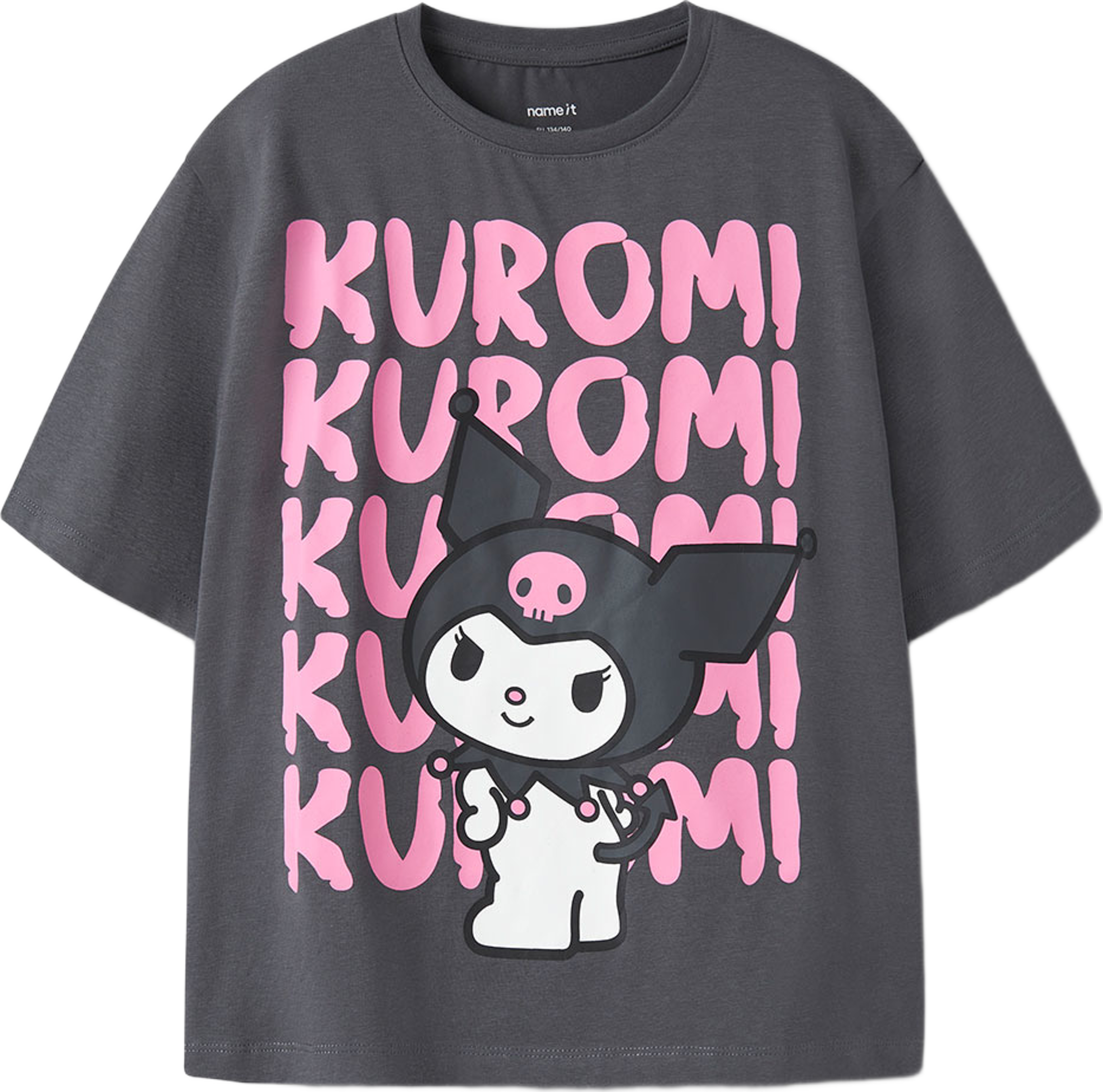 Kuromi T-Shirt, från Name It, i färgen Iron Gate. Klicka för att öppna bilden i stort format