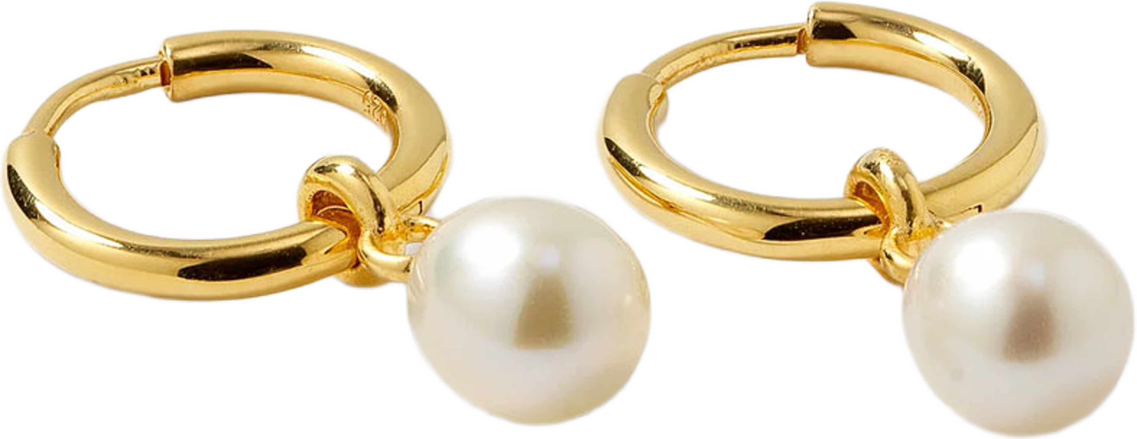 Treasure Pearl Hoops, från Syster P, i färgen Gold. Klicka för att öppna bilden i stort format