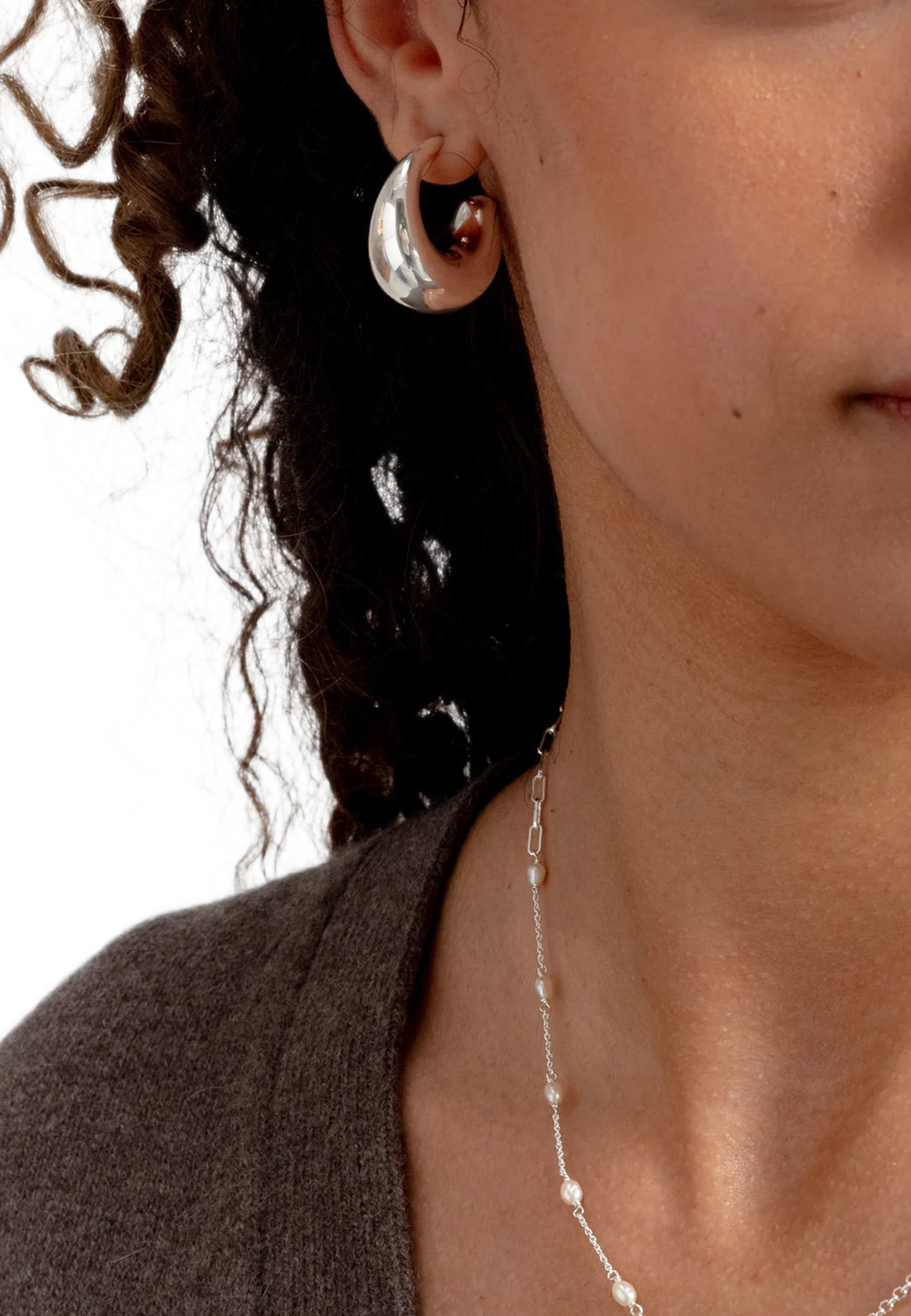 Bolded Earrings, från Syster P, i färgen Silver. Klicka för att öppna bilden i stort format