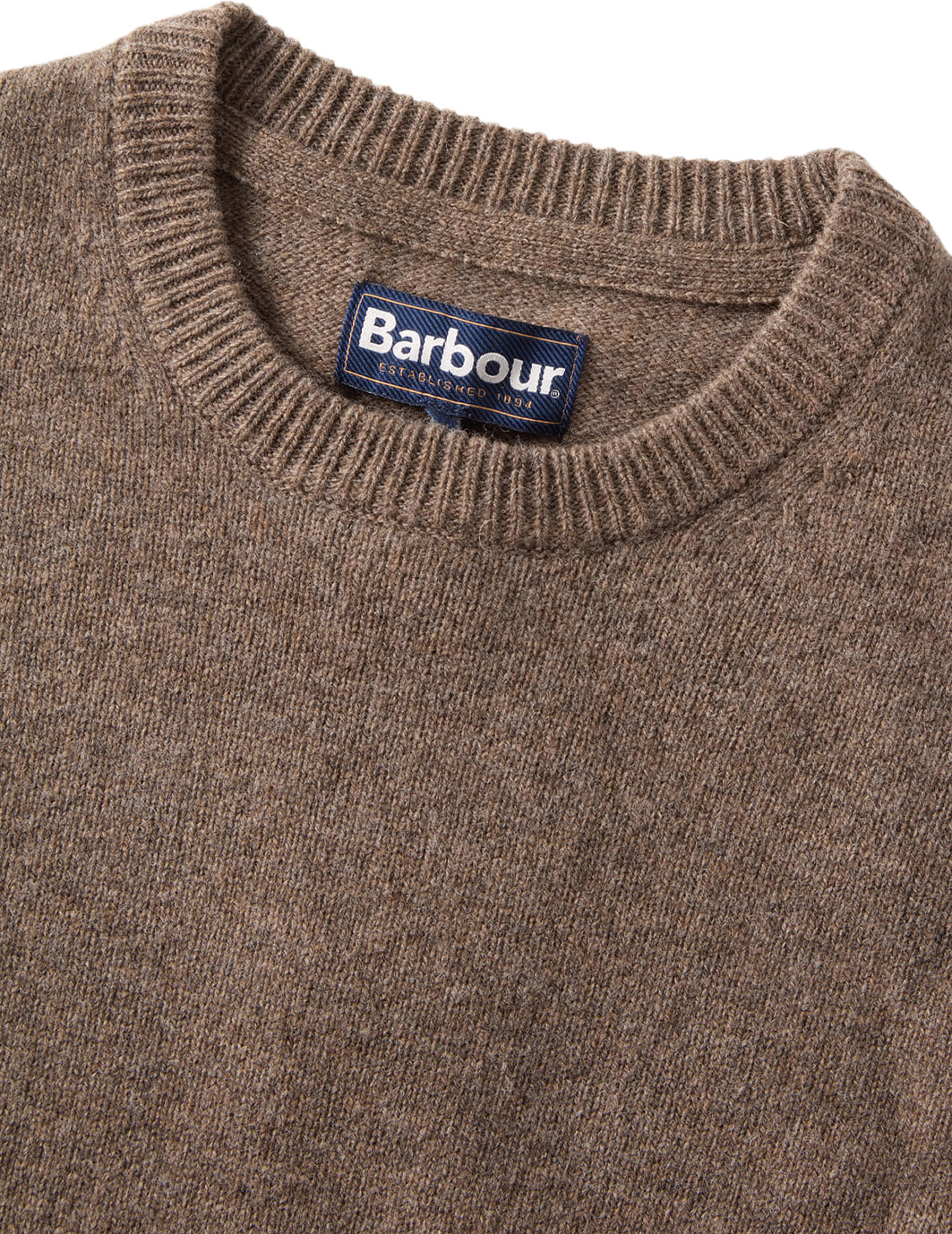 Barbour Essential Patch Crew Neck Sweater, från Barbour, i färgen Dk Stone. Klicka för att öppna bilden i stort format