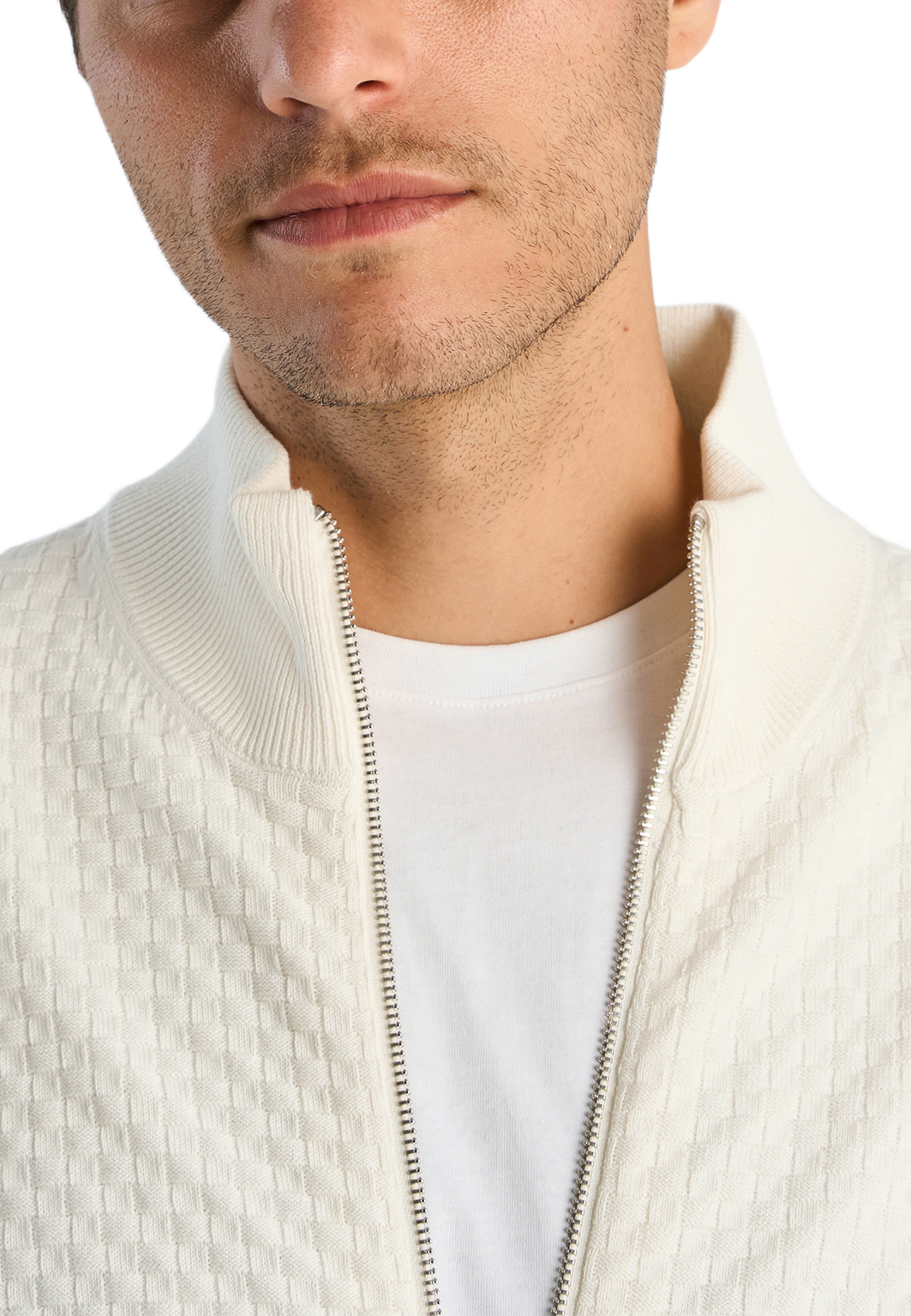 Cardigan, från Lindbergh, i färgen Off White. Klicka för att öppna bilden i stort format