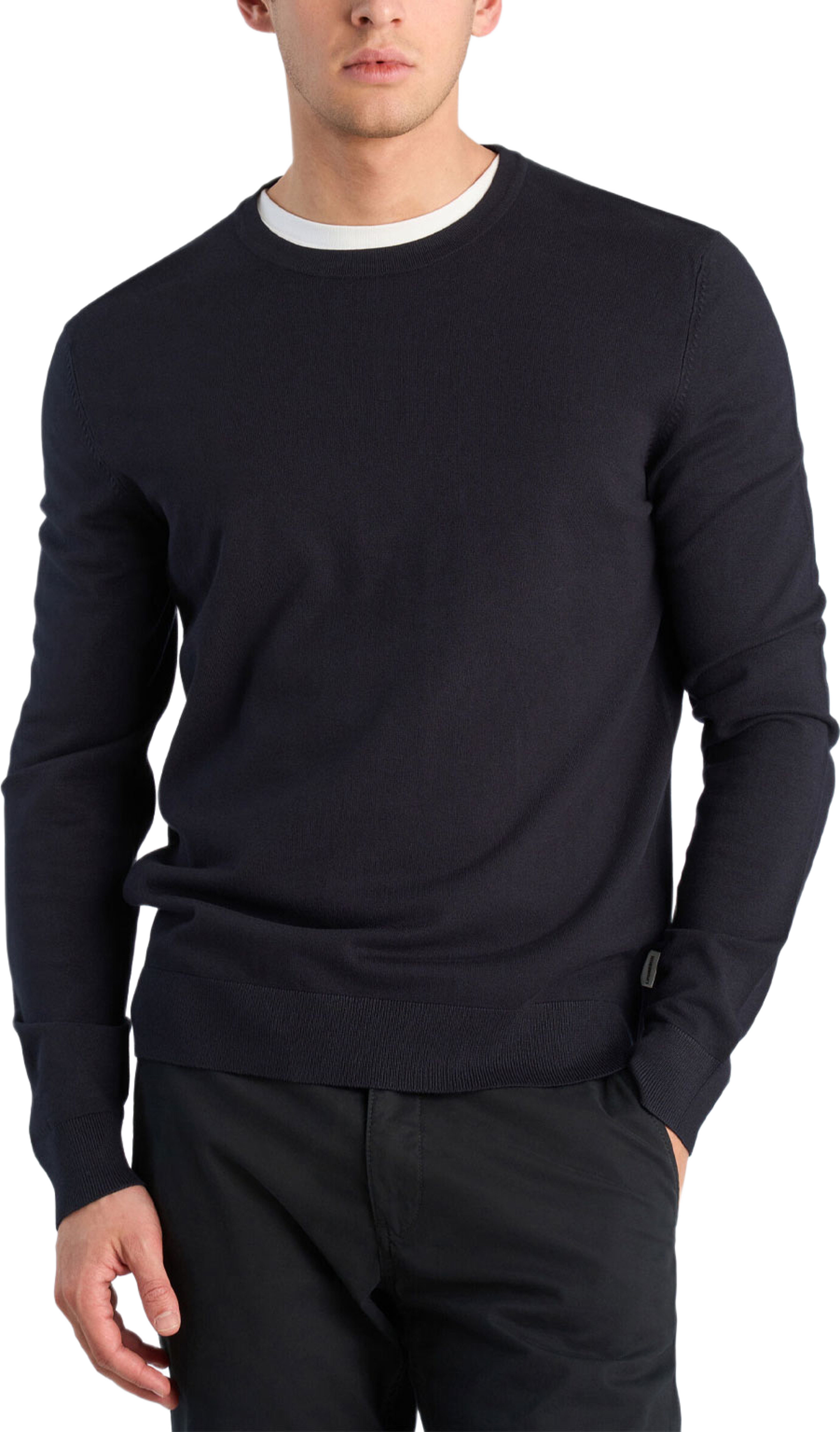 Soft viscose blend o-neck knit, från Lindbergh, i färgen Navy Blue. Klicka för att öppna bilden i stort format