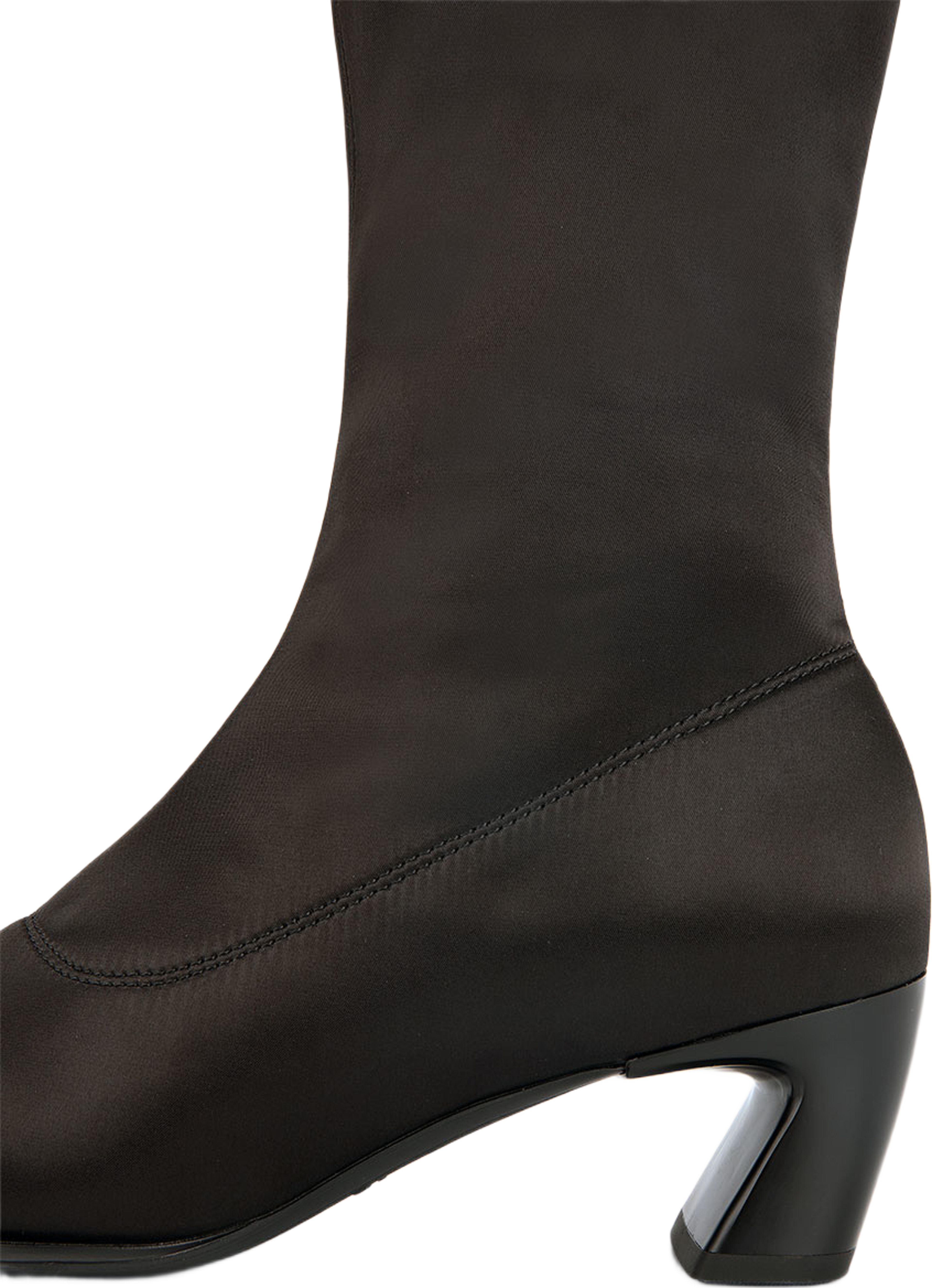 Ilona Boots Heel Classic, från Vagabond Shoemakers, i färgen Black. Klicka för att öppna bilden i stort format