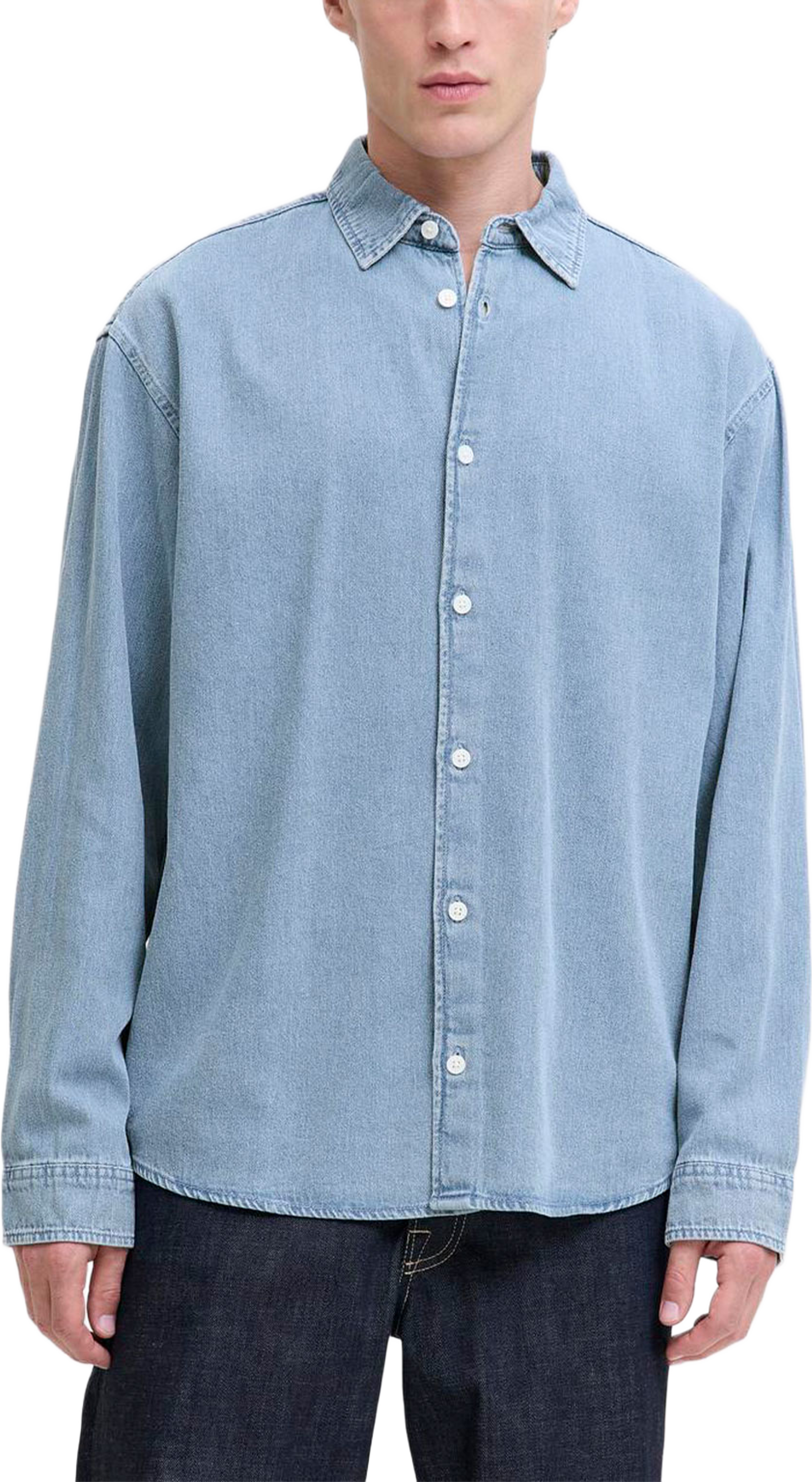 Norrebro Denim Shirt, från Jack & Jones, i färgen Medium Blue Denim. Klicka för att öppna bilden i stort format