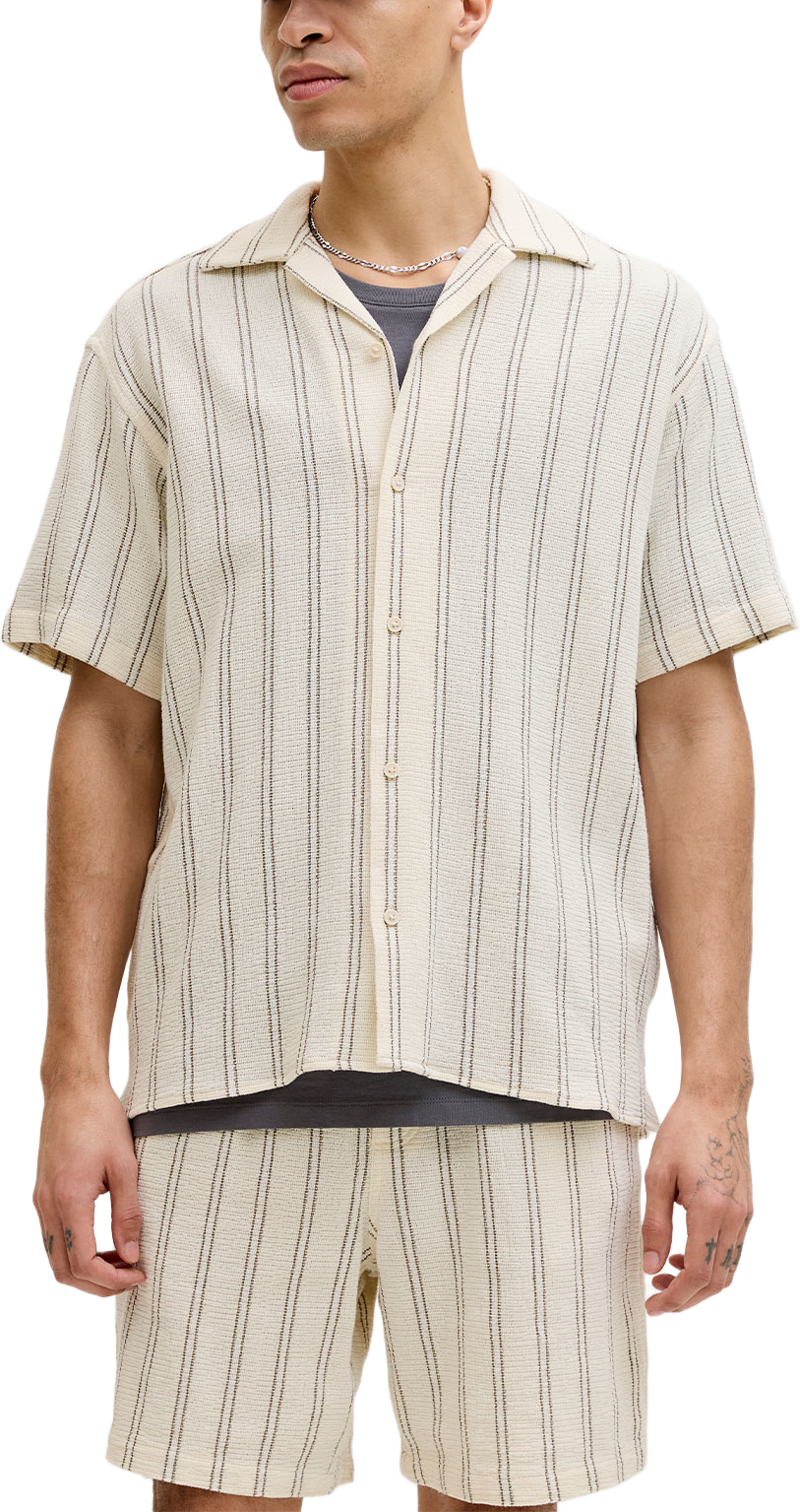 Coba Stripe Resort Shirt, från Jack & Jones, i färgen Antique White Stripes. Klicka för att öppna bilden i stort format