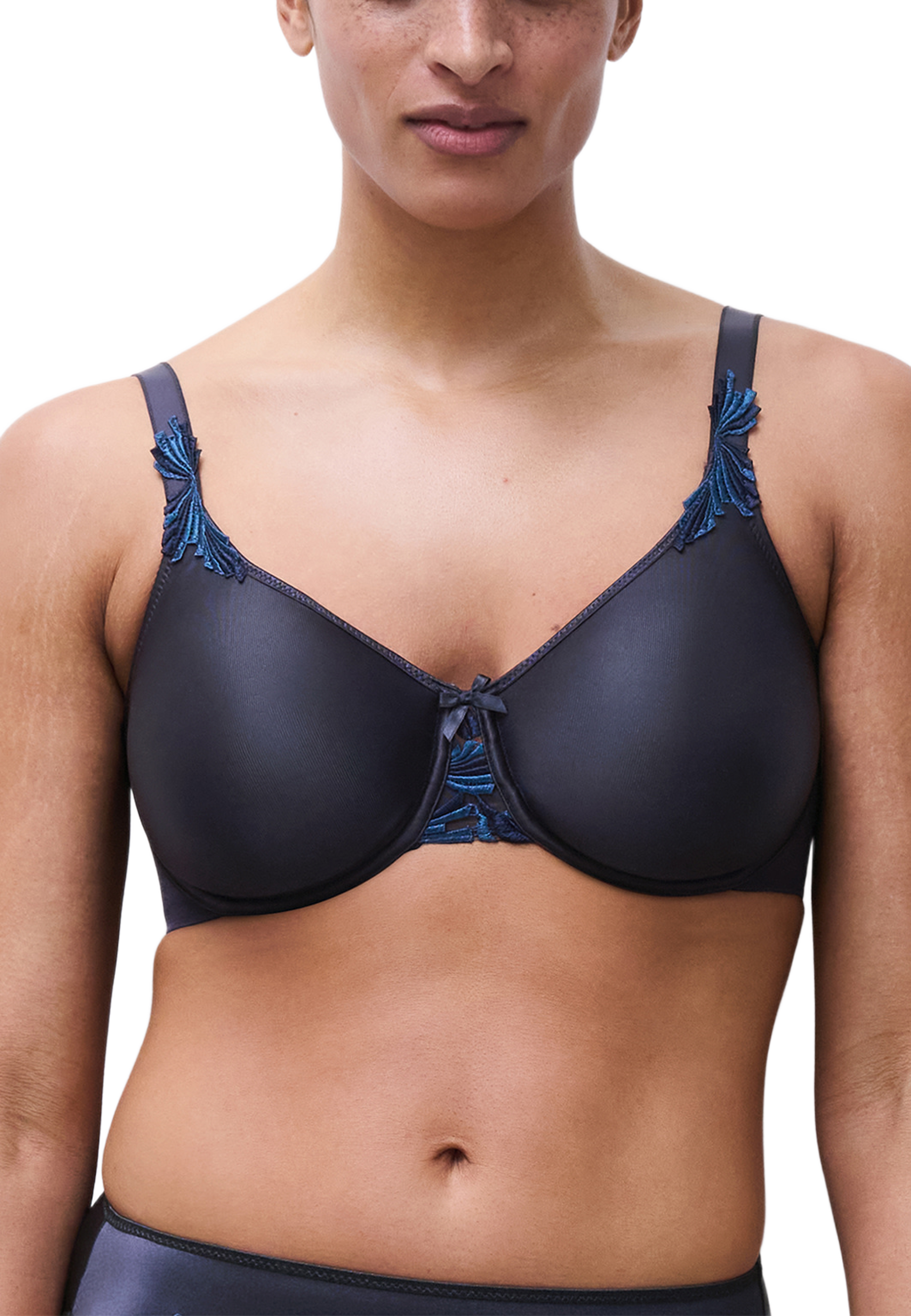 Hedona Covering Molded Bra, från Chantelle, i färgen Twilight Blue. Klicka för att öppna bilden i stort format